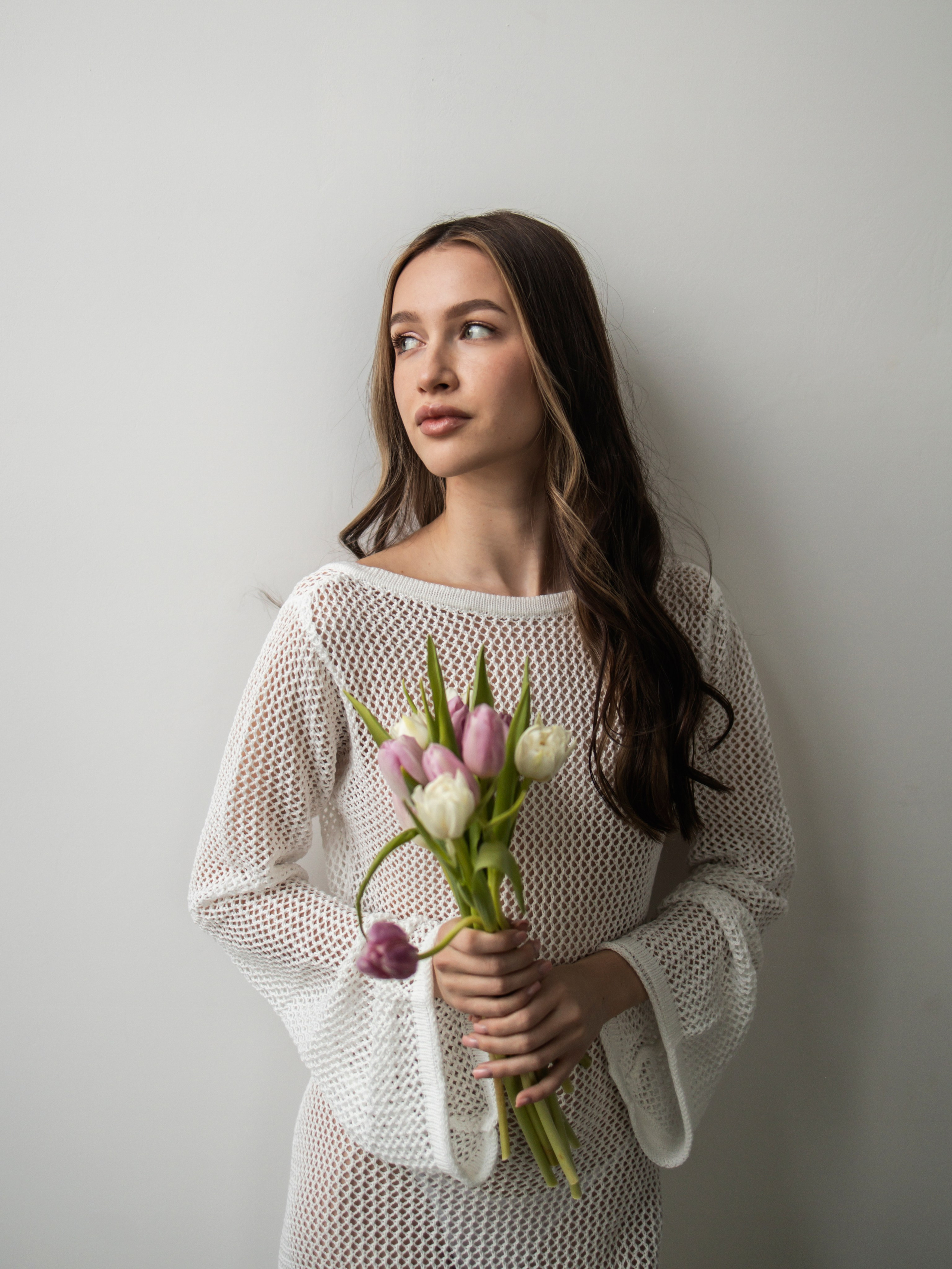 Весенняя с цветами. Фотограф СПБ Засорина Юлия