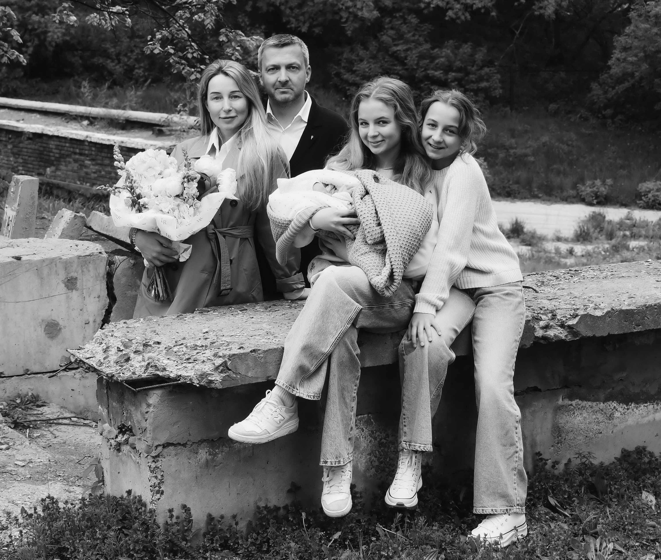 Выписка из роддома. Гуляния. Репортажный и детский фотограф в Новосибирске