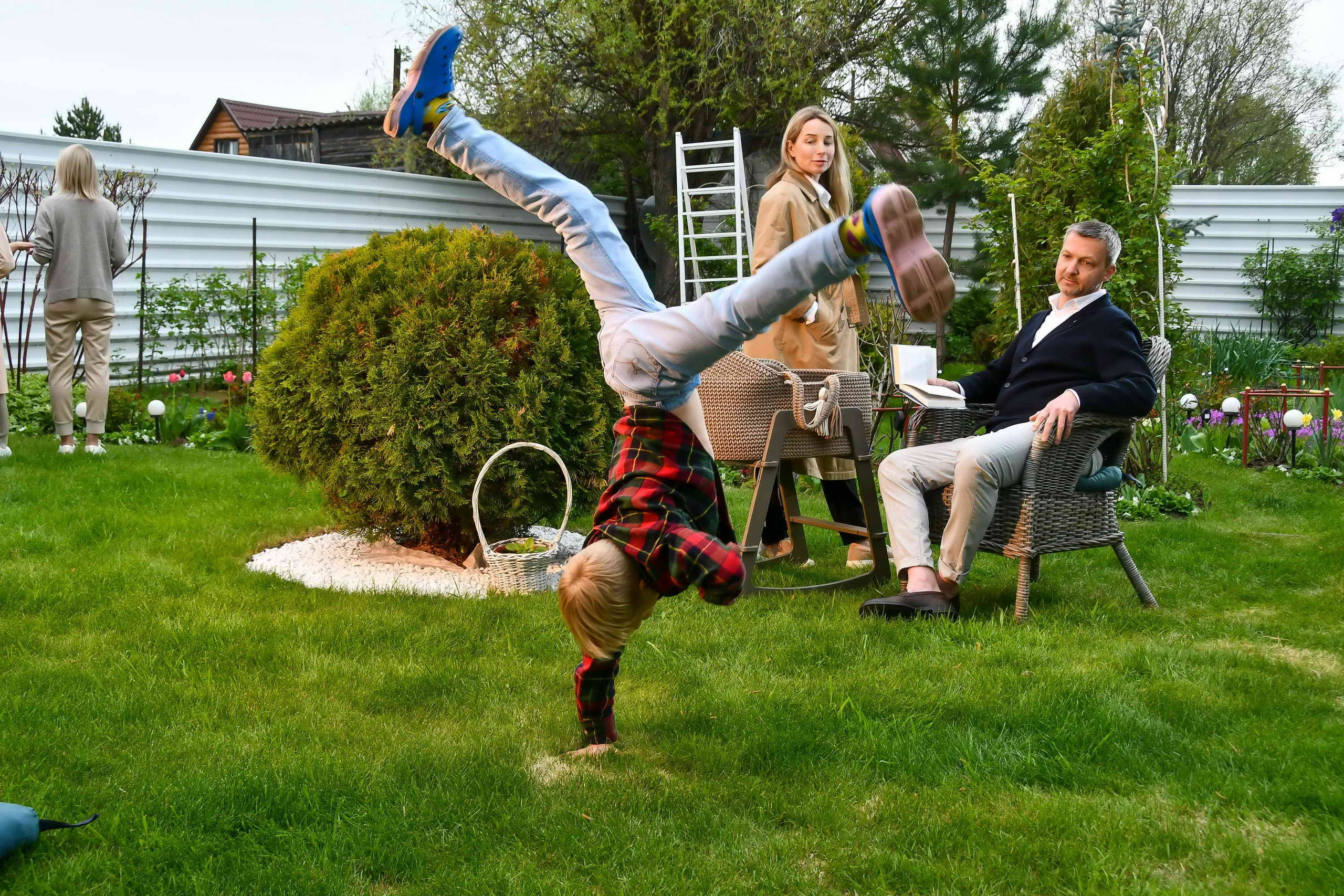 Выписка из роддома. Гуляния. Репортажный и детский фотограф в Новосибирске