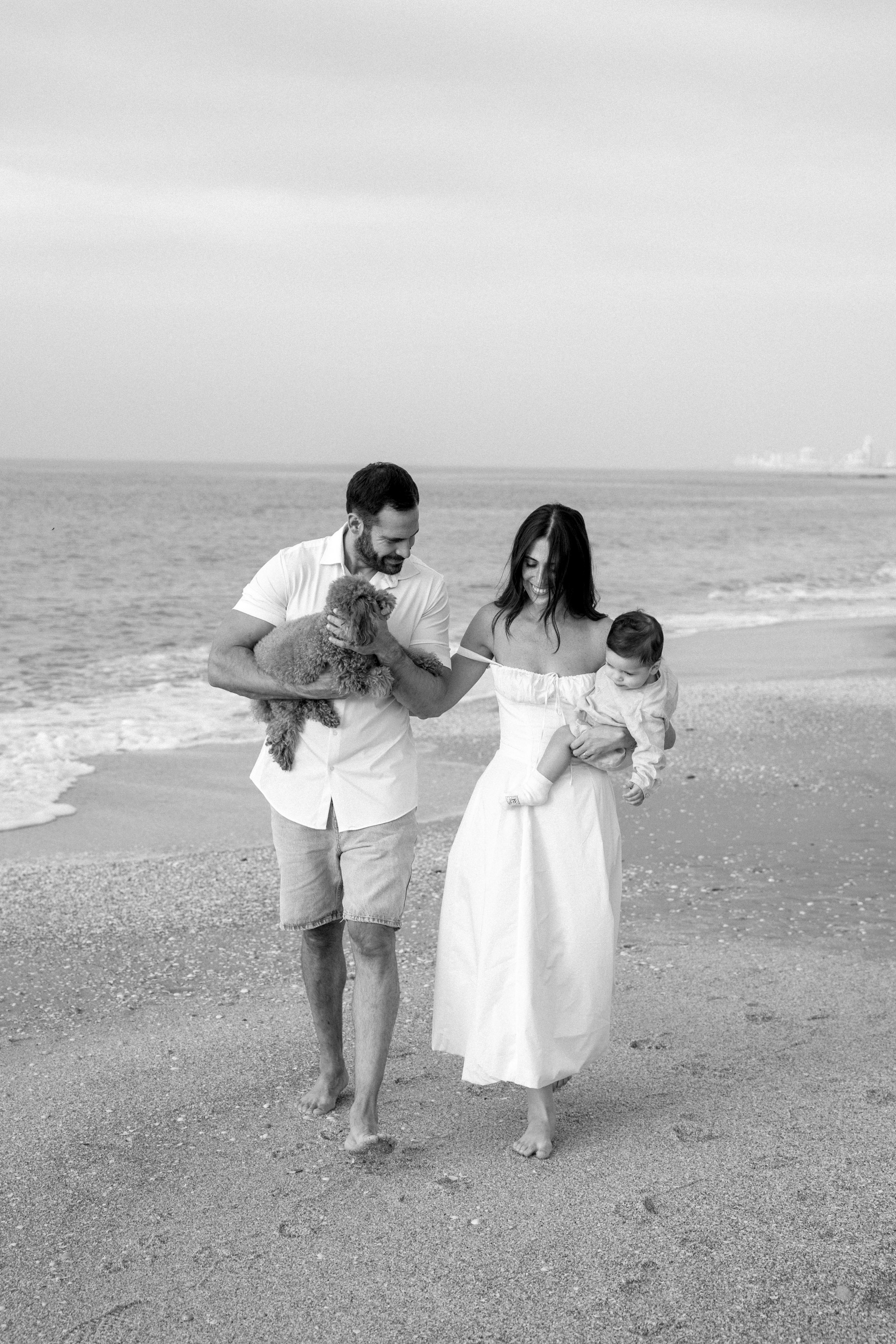 First year family photos near the sea. Главная