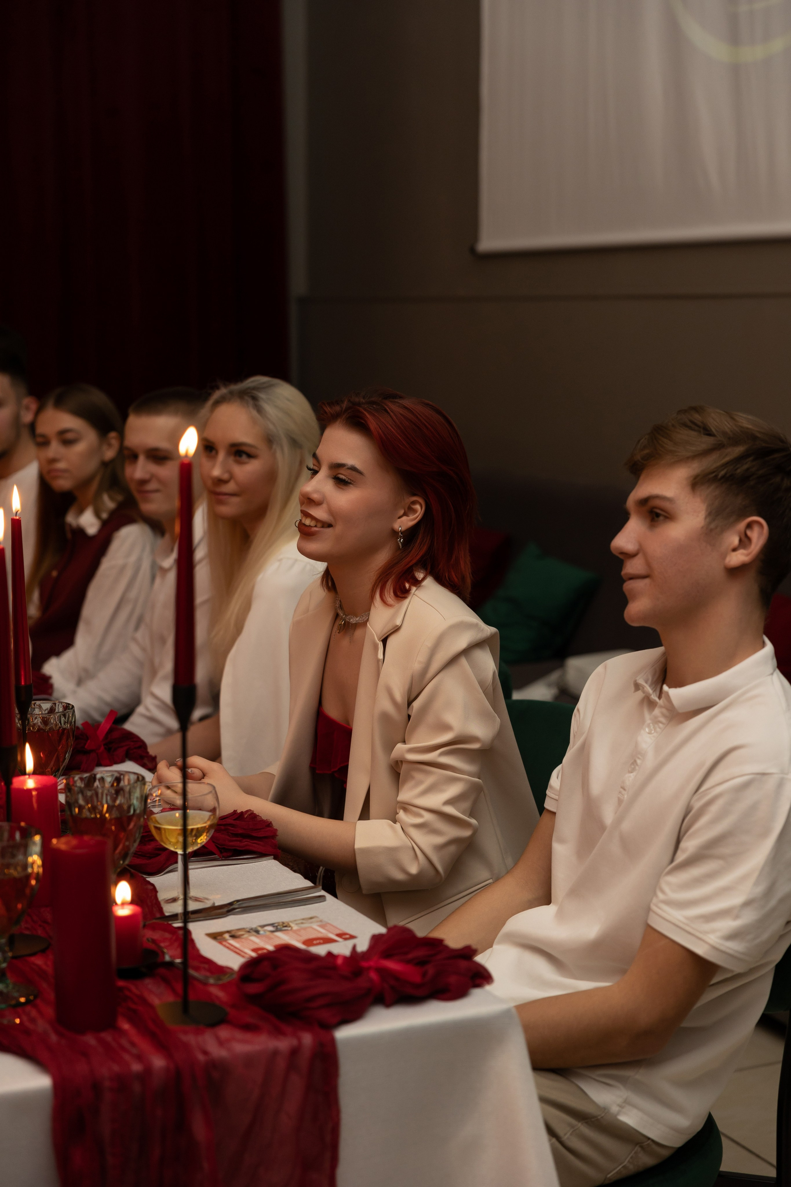 День рождение Марии, иммерсивный ужин. Семейный и женский фотограф, стильный репортаж в г. Новосибирск