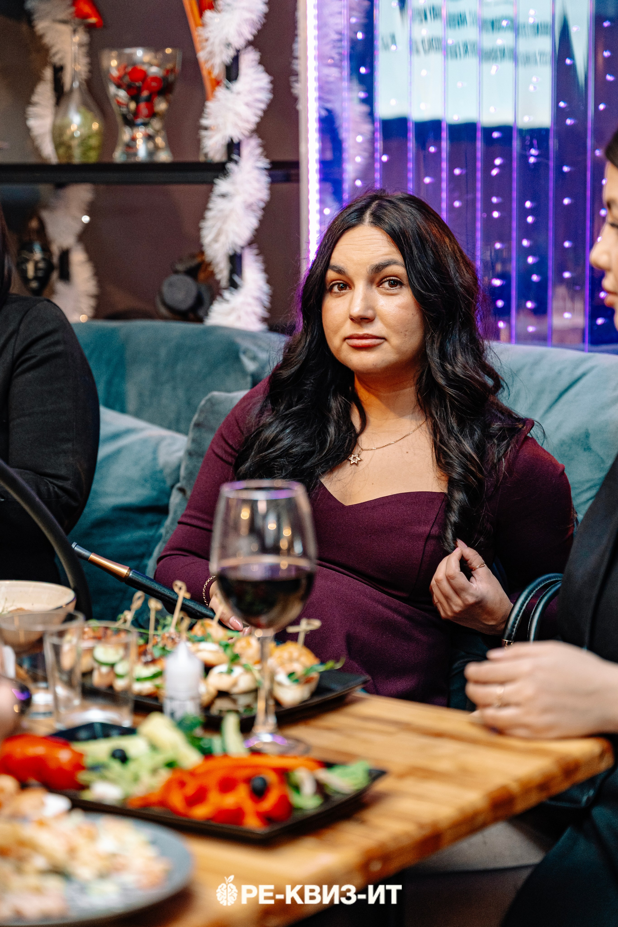 Реквизит — квиз в Зеленодольске и Волжске ZR cafe. Свадебный фотограф в Казани, и Зеленодольске Радик Мухаметов