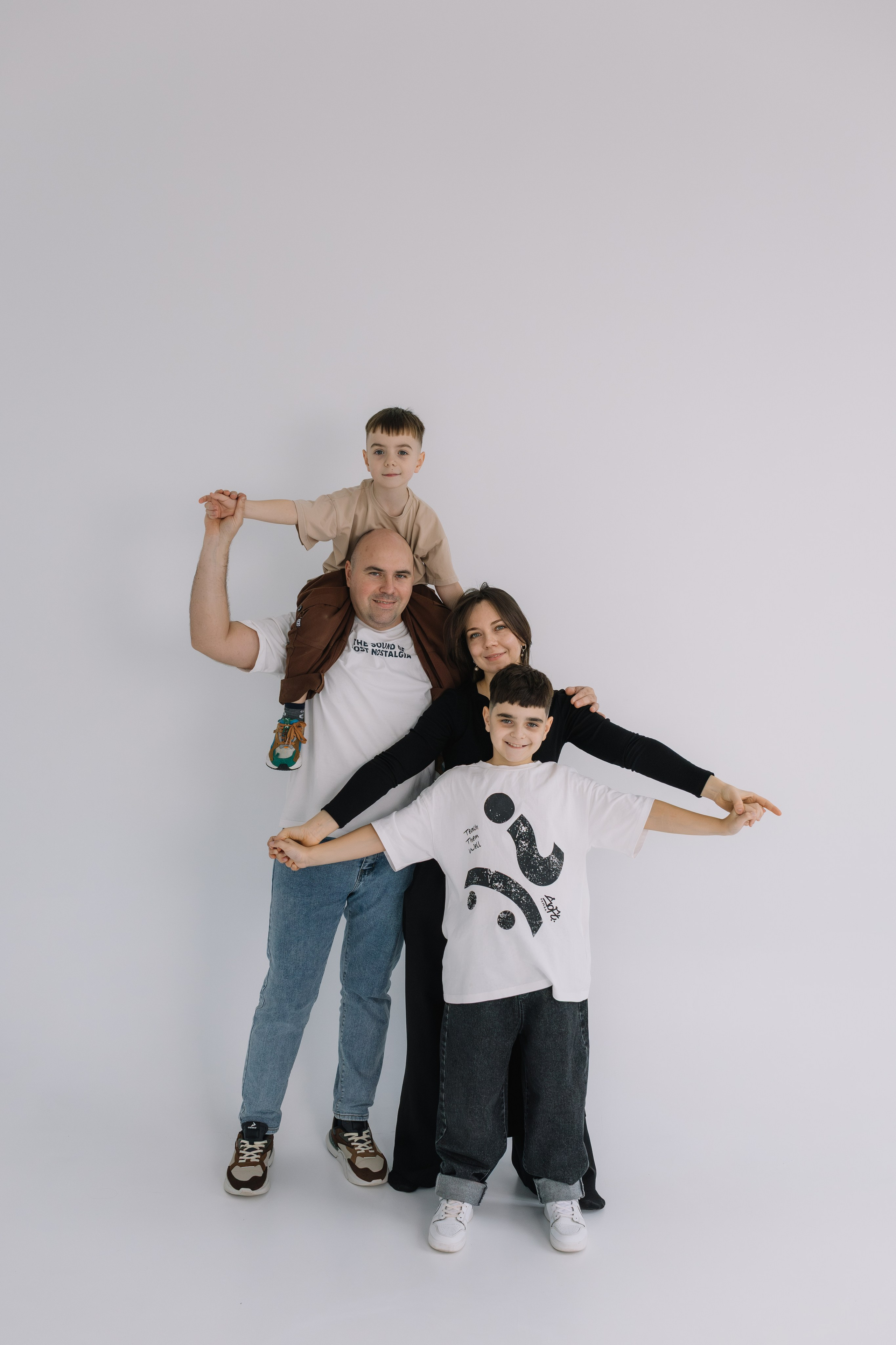 Жора, Ксюша, Владимир и Никита. Семейный фотограф в Волгограде Надежда Головко