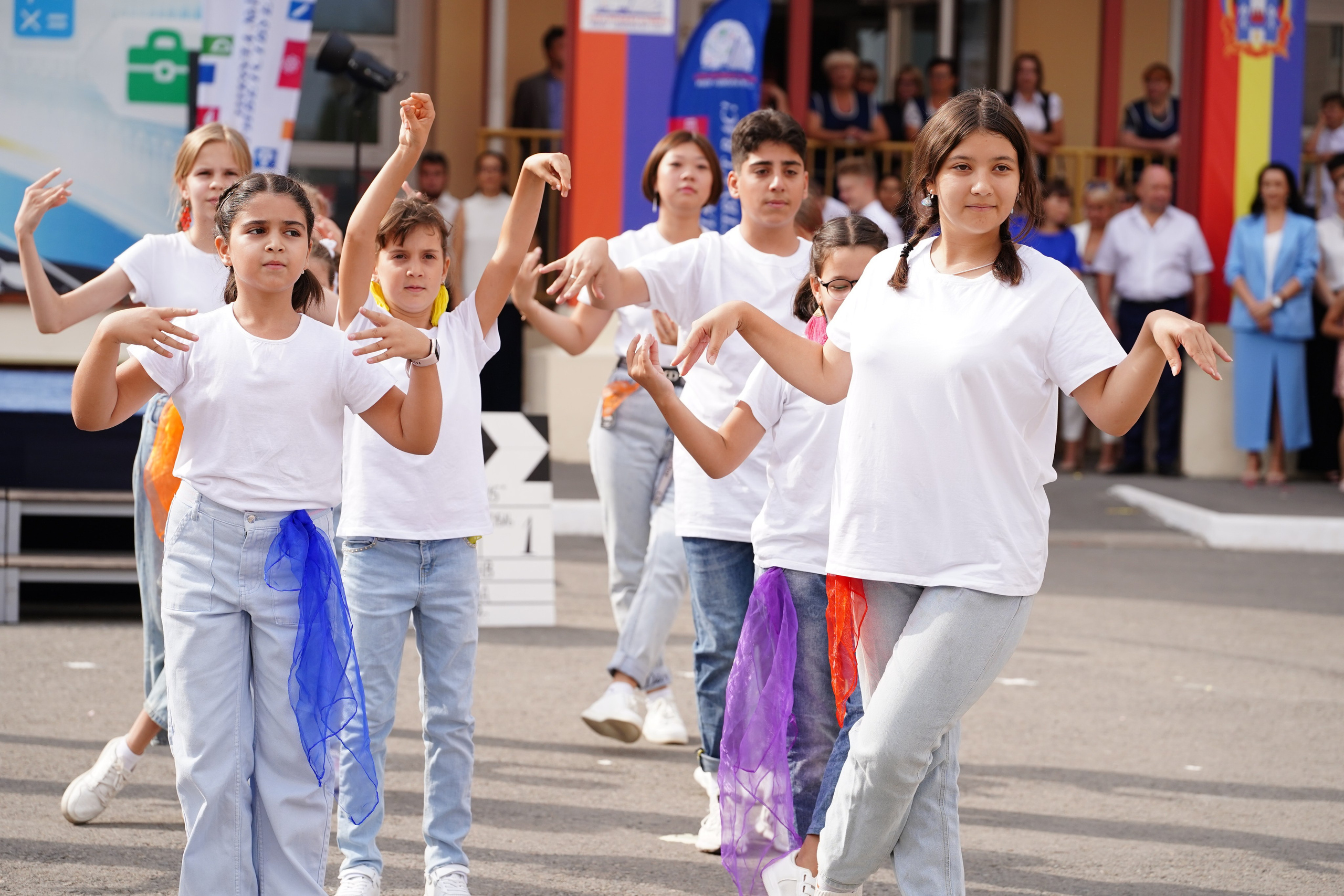 1 сентября Линейка. MEMENTO.Выпускные альбомы, школьные, юбилейные и другие книги. Ростов-на-Дону