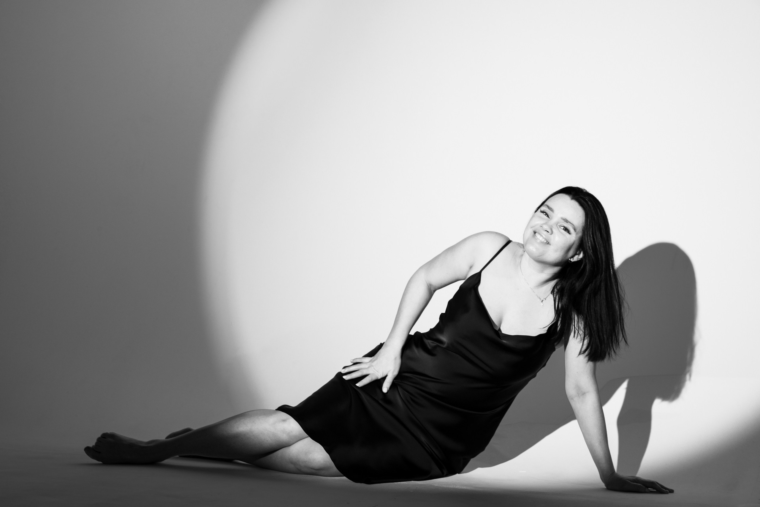 Ч/б. Студийная съемка. Екатерина Бикбаева фотограф, видеограф, медиа-продюсер