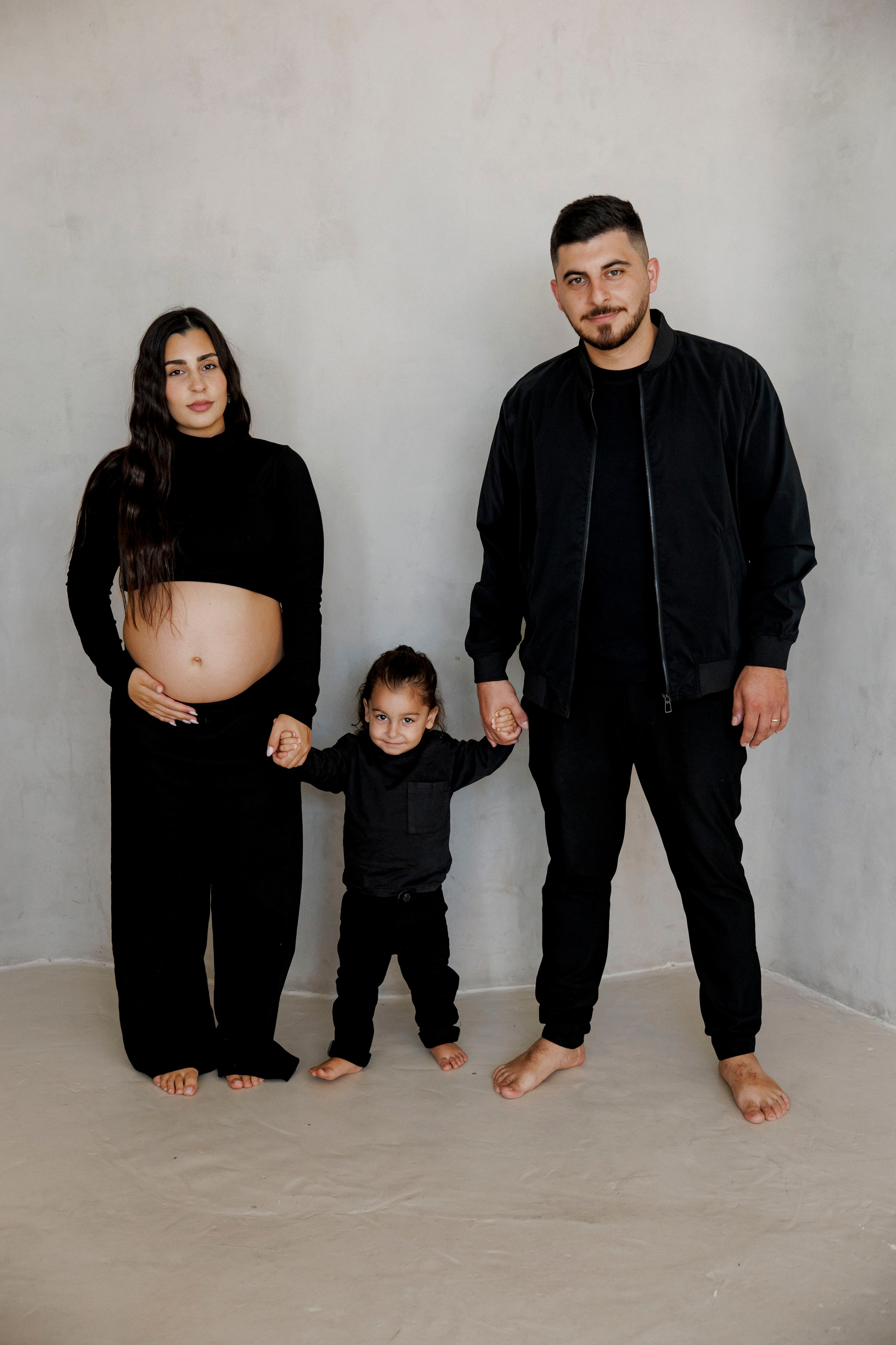 Pregnancy photoshoot inside the Grey Studio. Главная