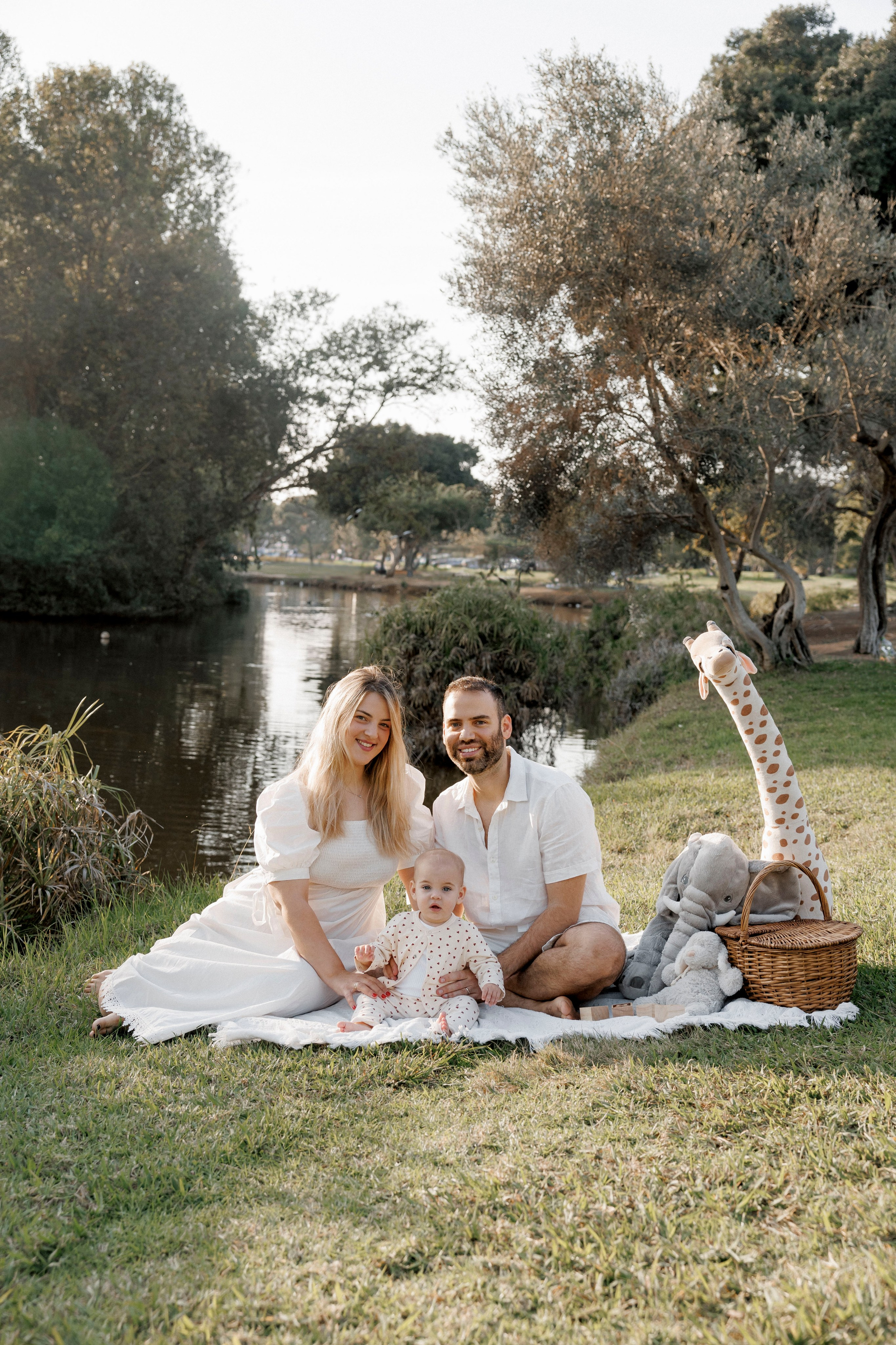 First year photoshoot inside the park (sunset). Wedding and family photographer