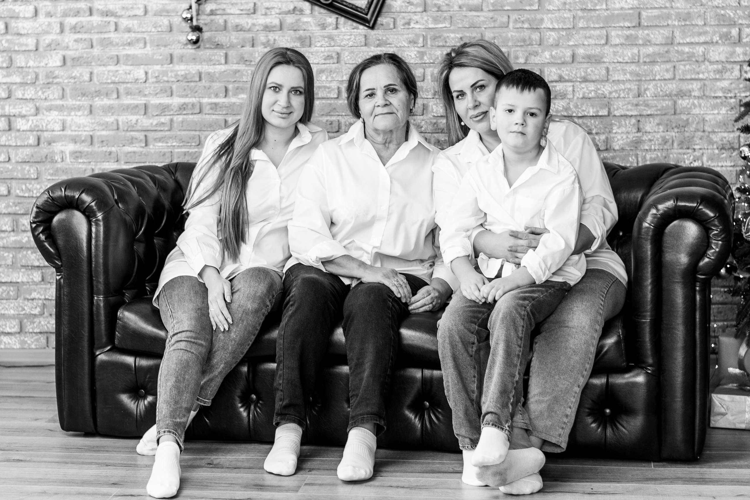 Оксана с семьей. Студийная съемка. Екатерина Бикбаева фотограф, видеограф, медиа-продюсер