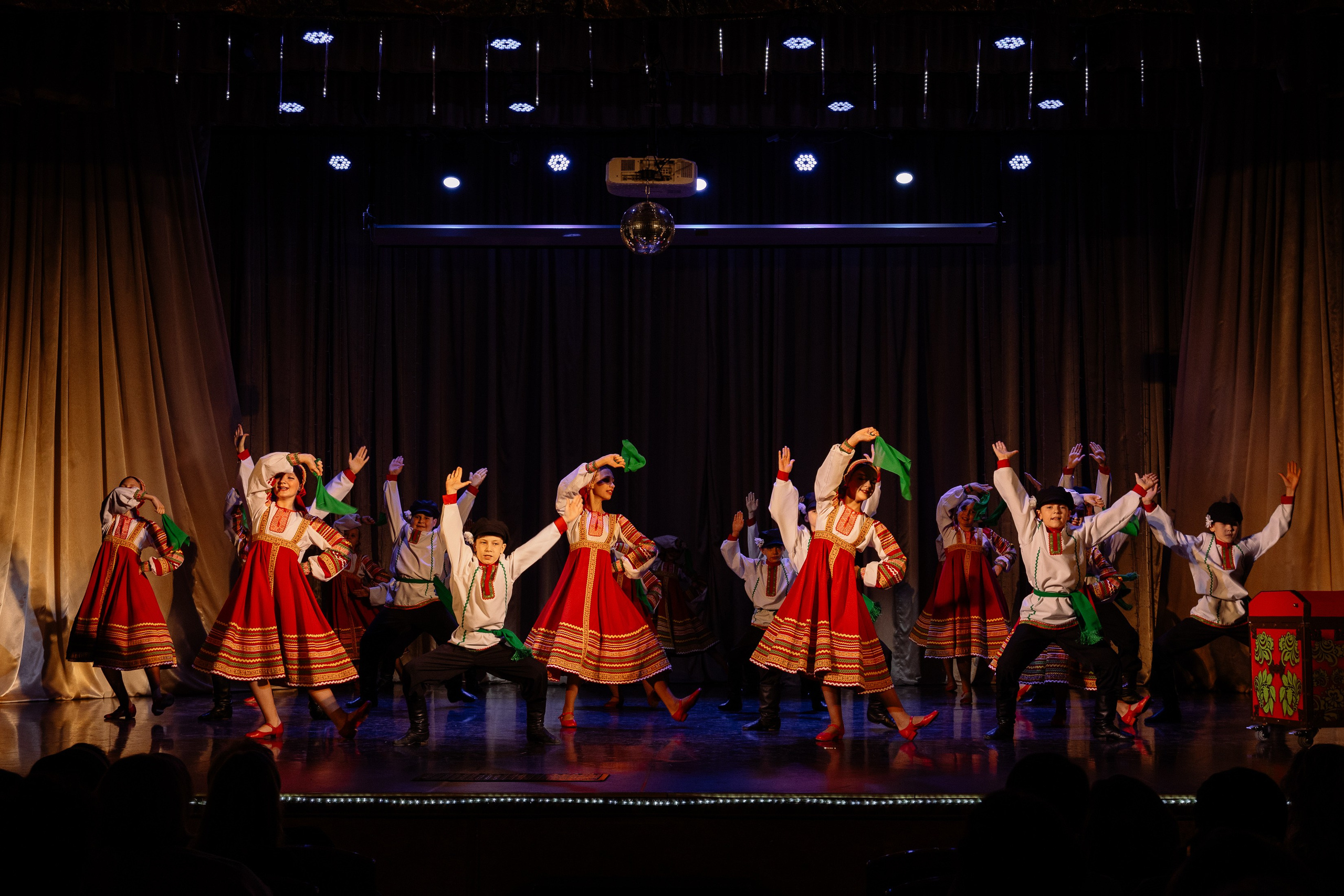 Сибирские узоры ДК Ефремова. Фотограф Юлия Мальцева