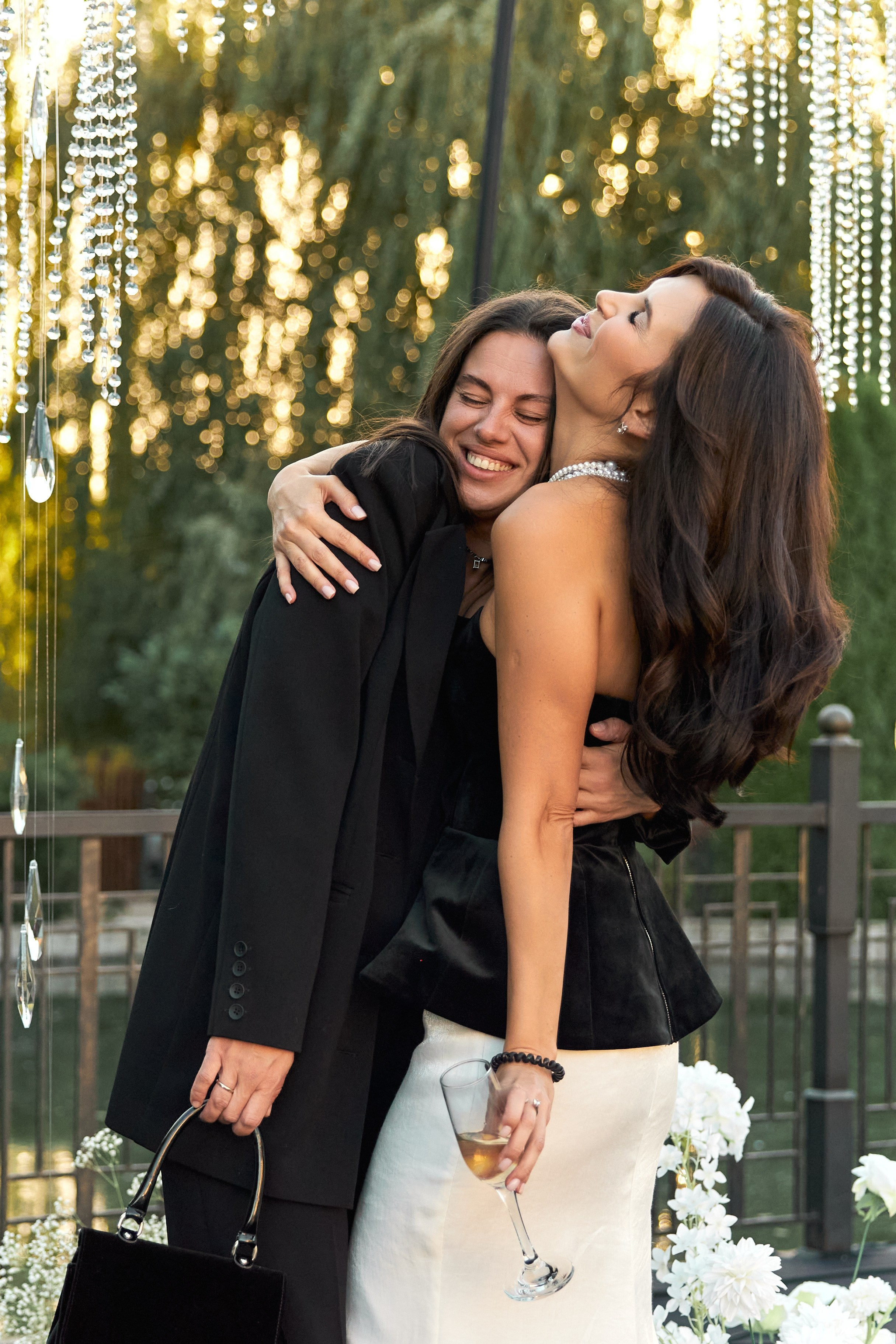 Свадьба с искусственным интеллектом в Усадьбе фамилии от ТВИНС СТУДИО лучших фотографов Краснодара. ТВИНС СТУДИО — лучшие свадебные фотографы и видеографы в Краснодаре