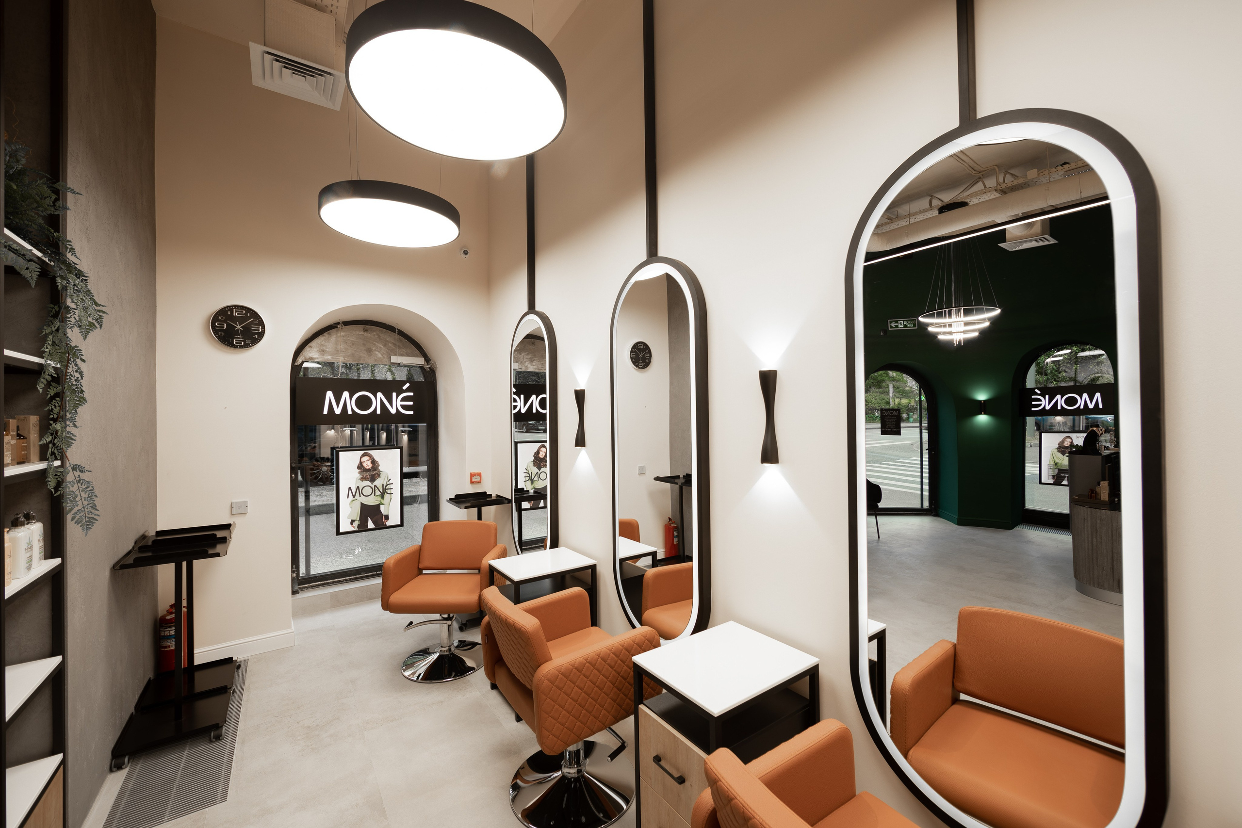 Стоимость фотосессии зависит от количества и типа помещений, а также от количества дополнительных опций.