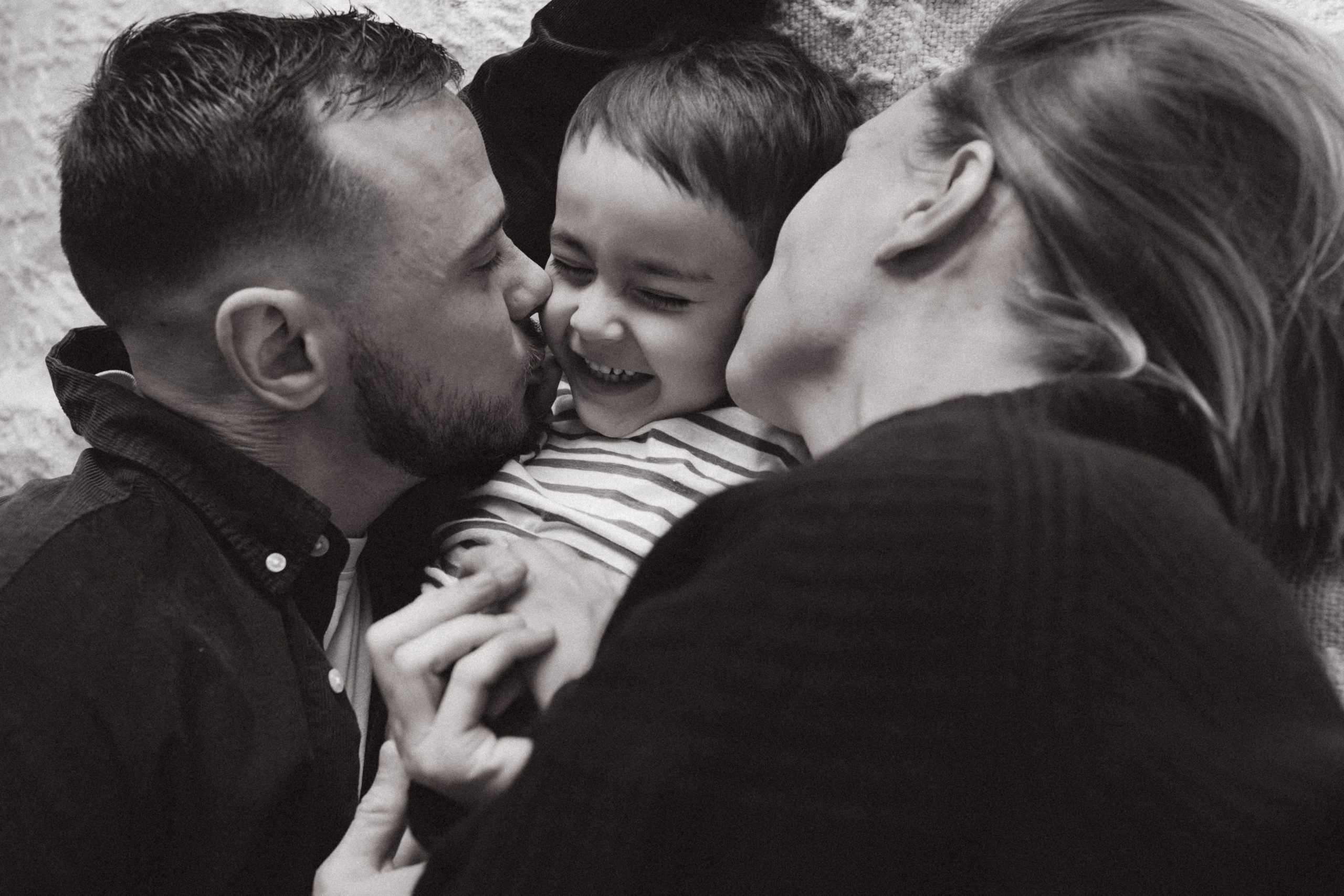 Séance famille à domicile. Photographe des familles et enfants à Nantes et alentours