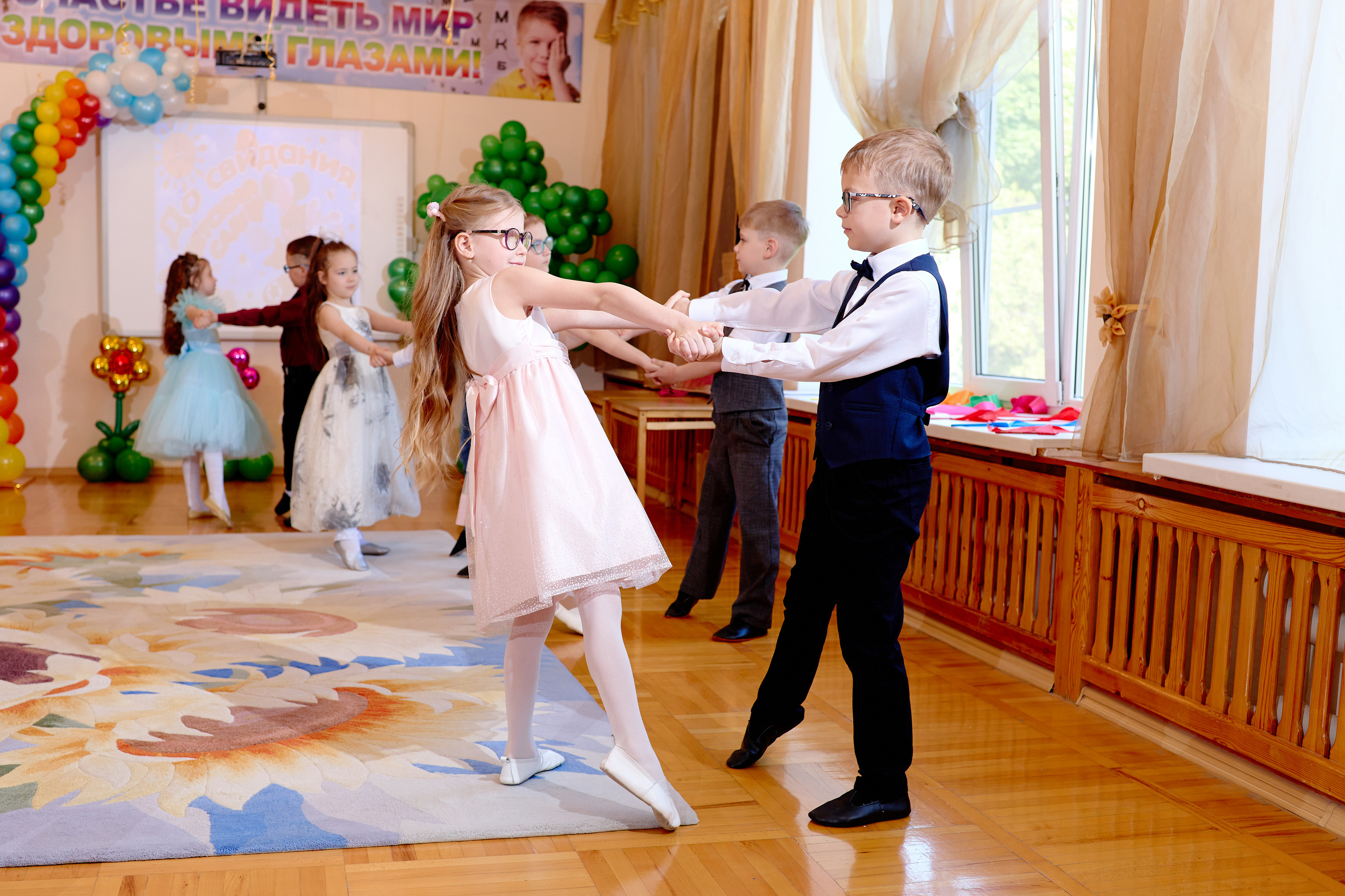 Фотограф выпускной в детском саду таганрог. Фотограф Выпускные альбомы Таганрог Сергей Коробченко