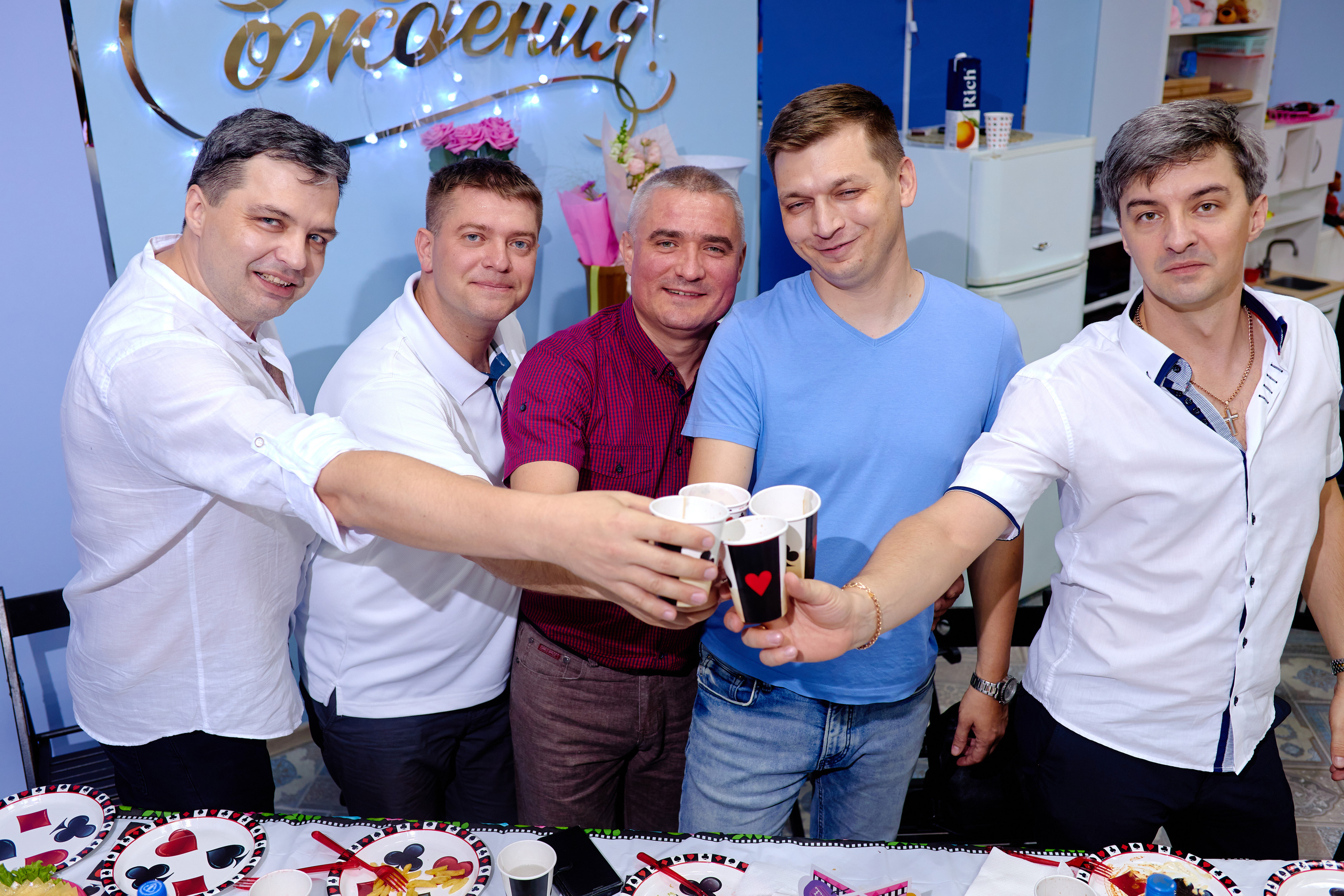 День рождения в детской комнате. Фотограф Выпускные альбомы Таганрог Сергей Коробченко