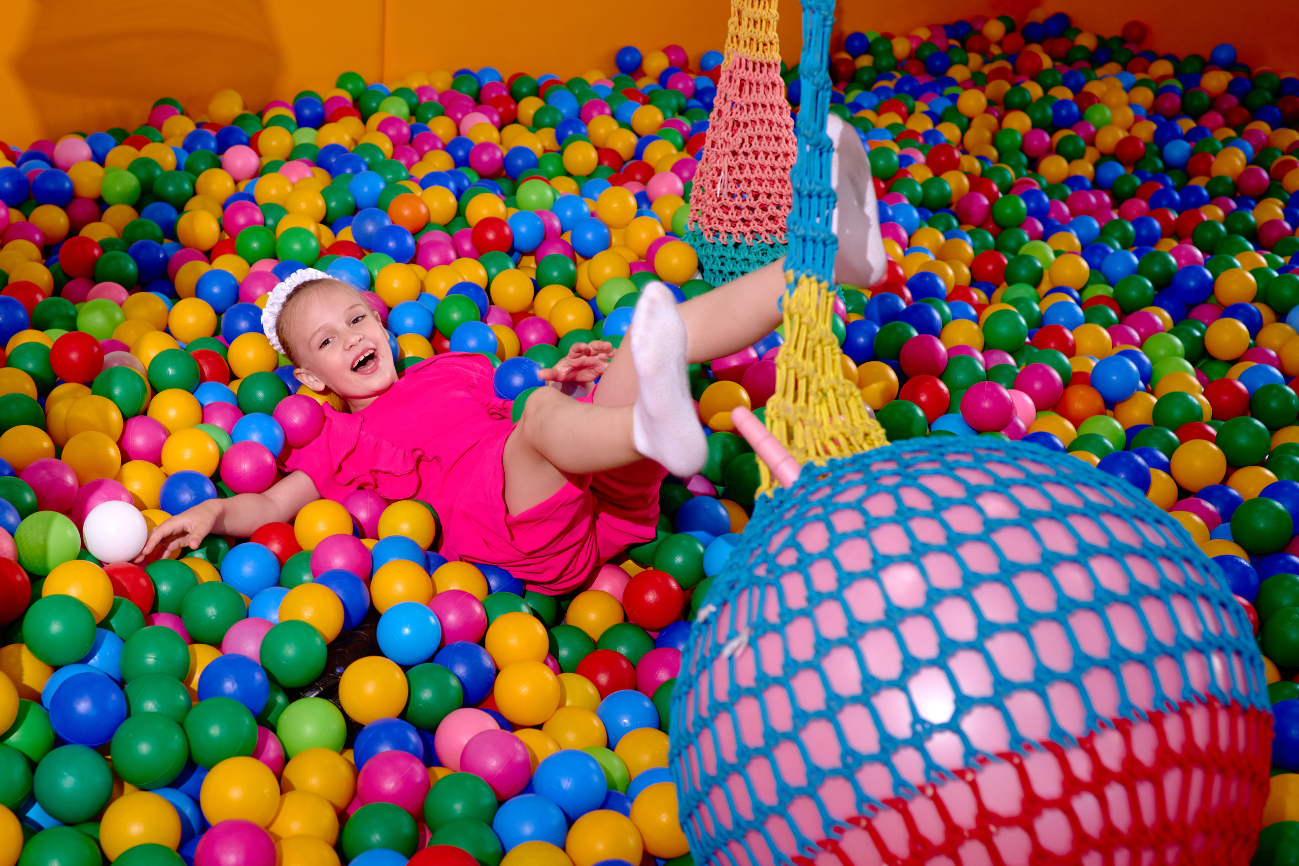 День рождения в детской комнате. Фотограф Выпускные альбомы Таганрог Сергей Коробченко