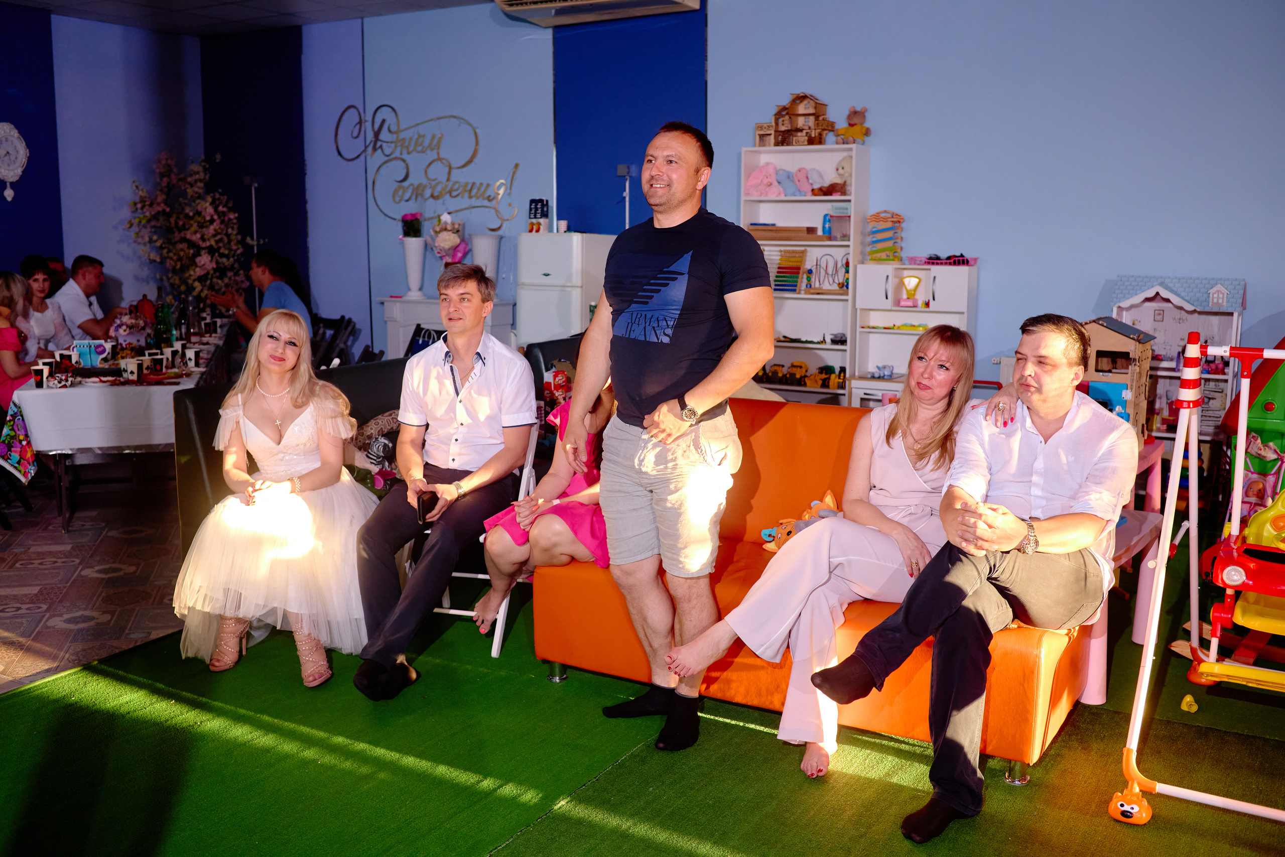 День рождения в детской комнате. Фотограф Выпускные альбомы Таганрог Сергей Коробченко