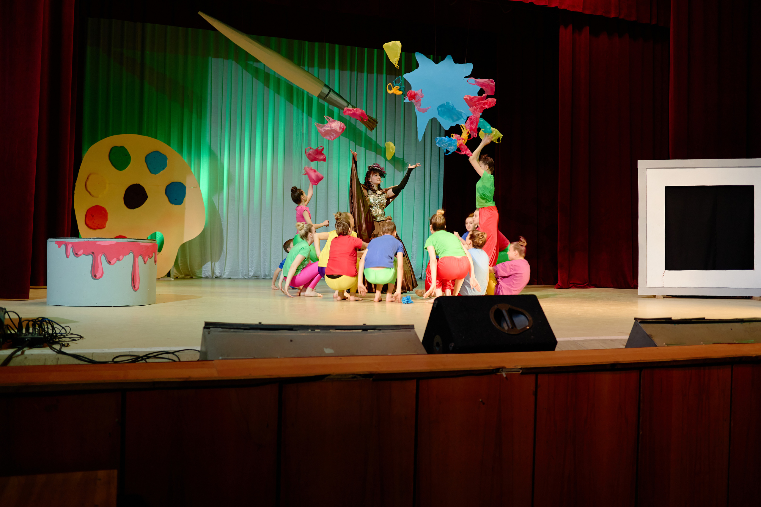 Краски. Фотограф Выпускные альбомы Таганрог Сергей Коробченко