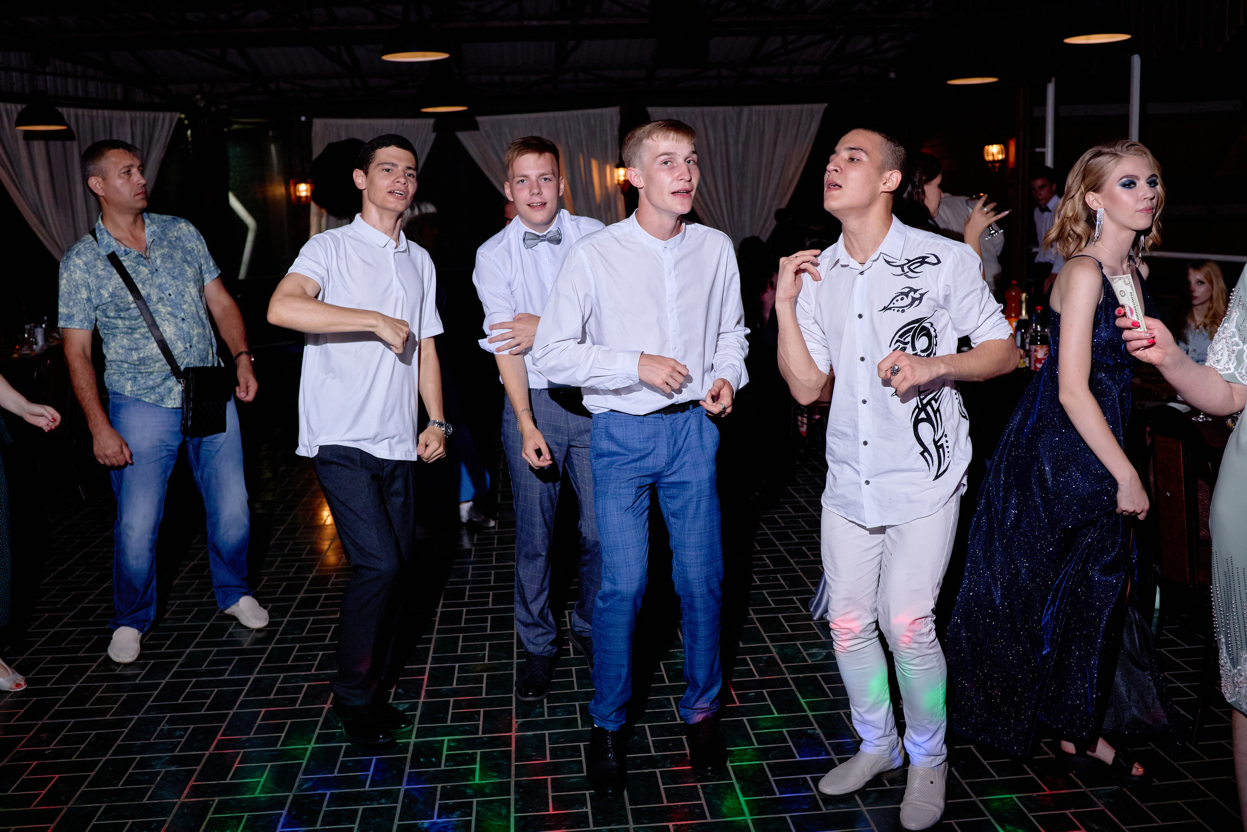 Фотограф на выпускной. Фотограф Выпускные альбомы Таганрог Сергей Коробченко