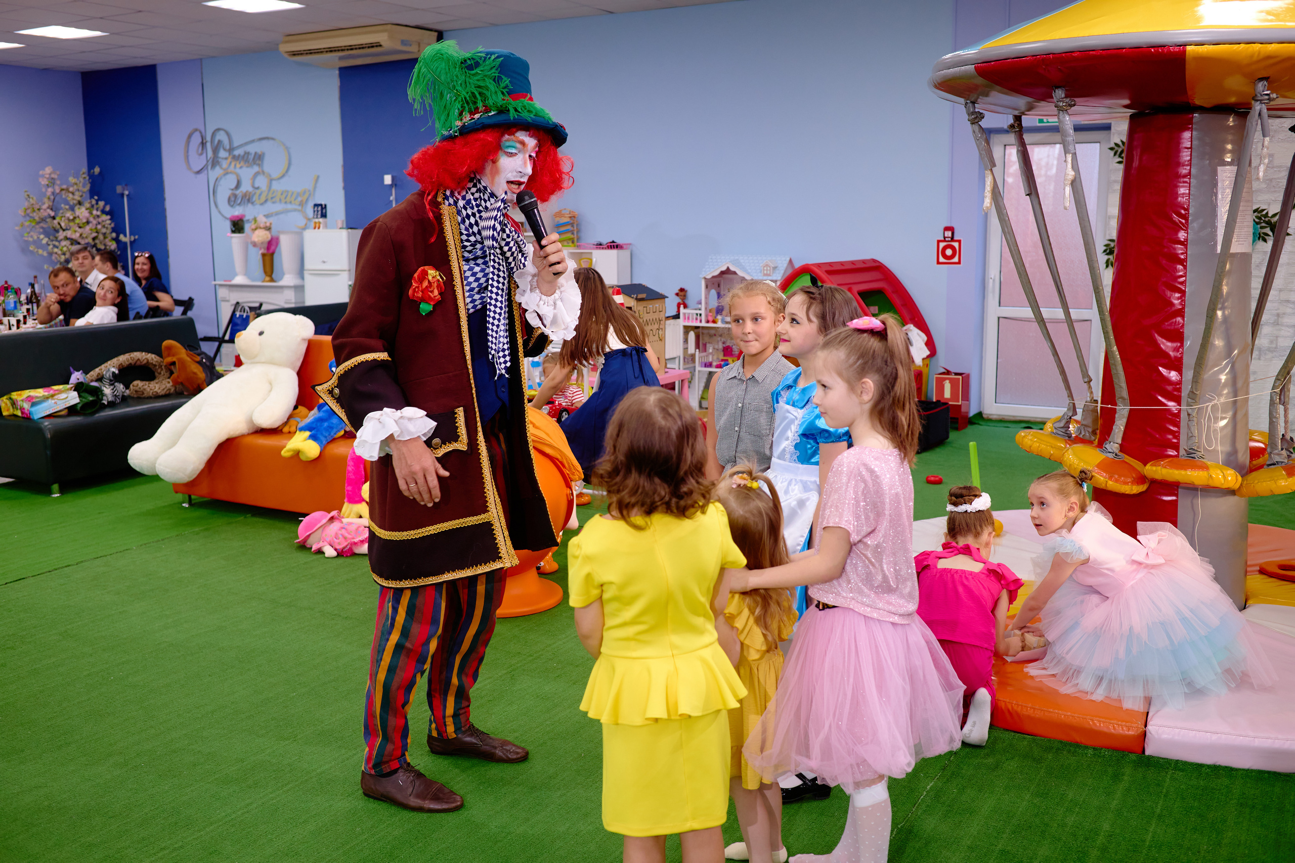 День рождения в детской комнате. Фотограф Выпускные альбомы Таганрог Сергей Коробченко