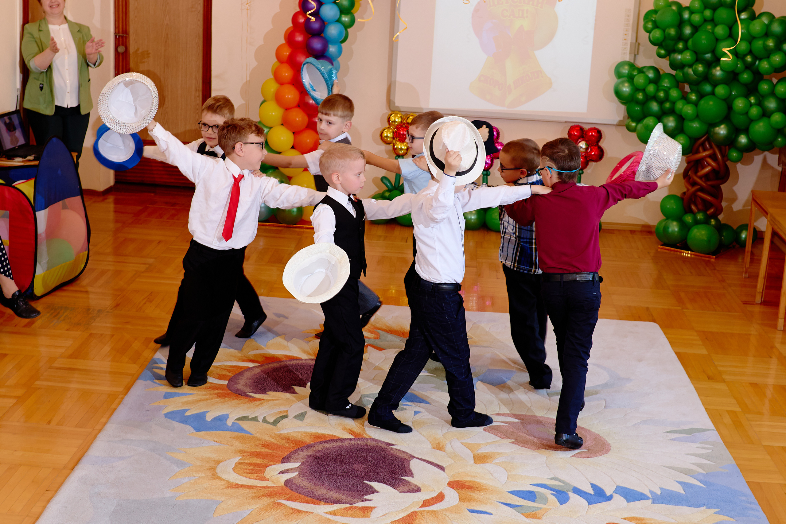 Фотограф выпускной в детском саду таганрог. Фотограф Выпускные альбомы Таганрог Сергей Коробченко