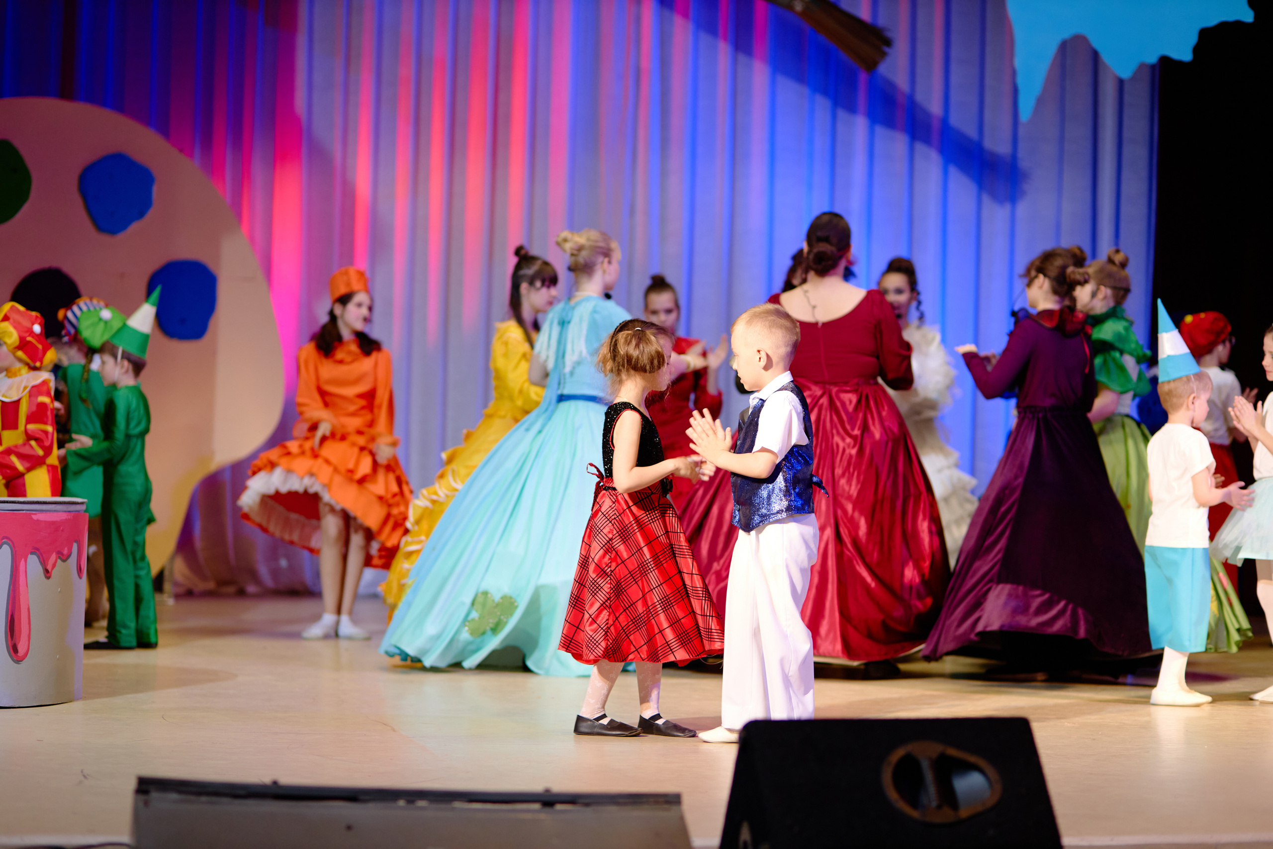 Краски. Фотограф Выпускные альбомы Таганрог Сергей Коробченко