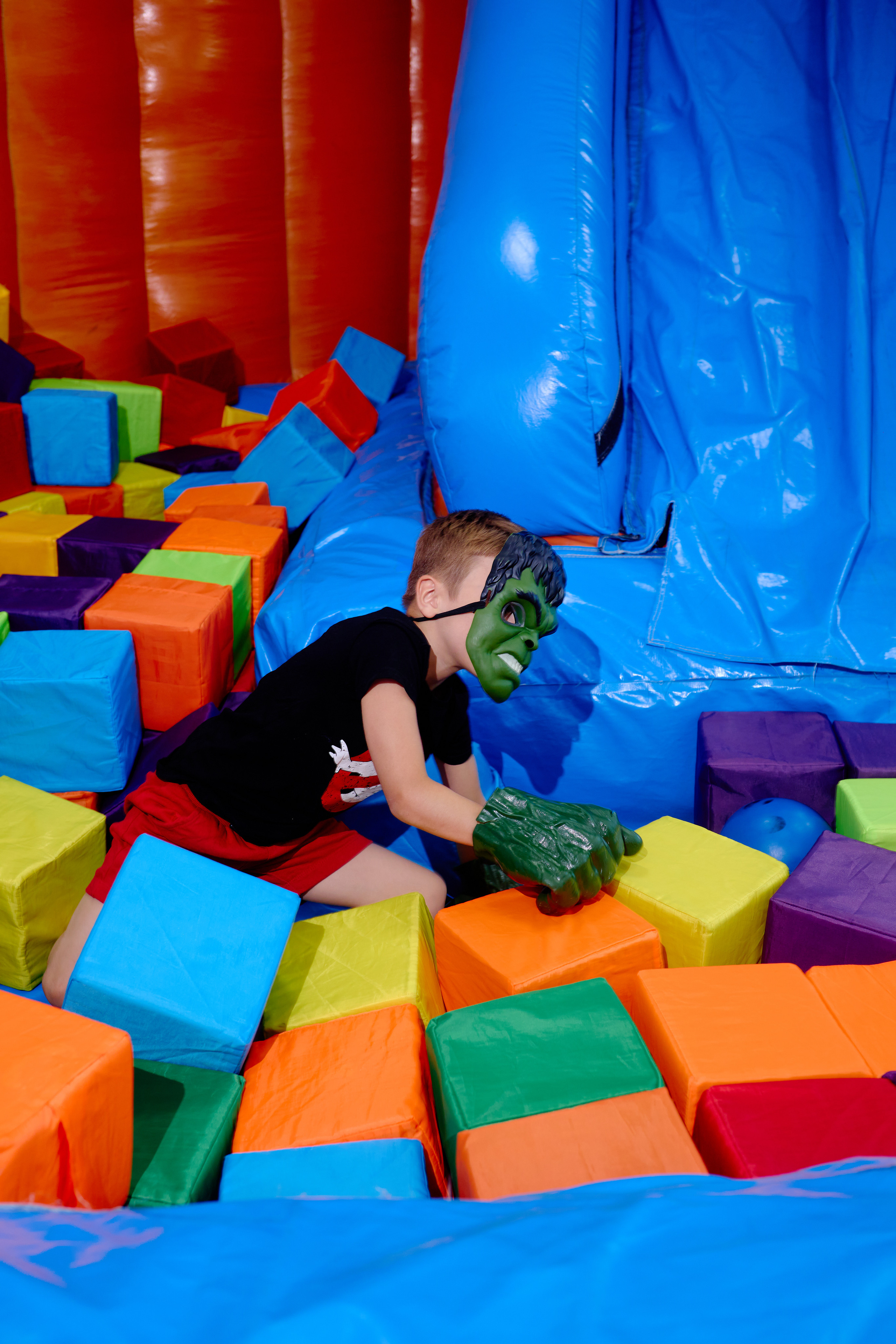 День рождения в детской комнате. Фотограф Выпускные альбомы Таганрог Сергей Коробченко