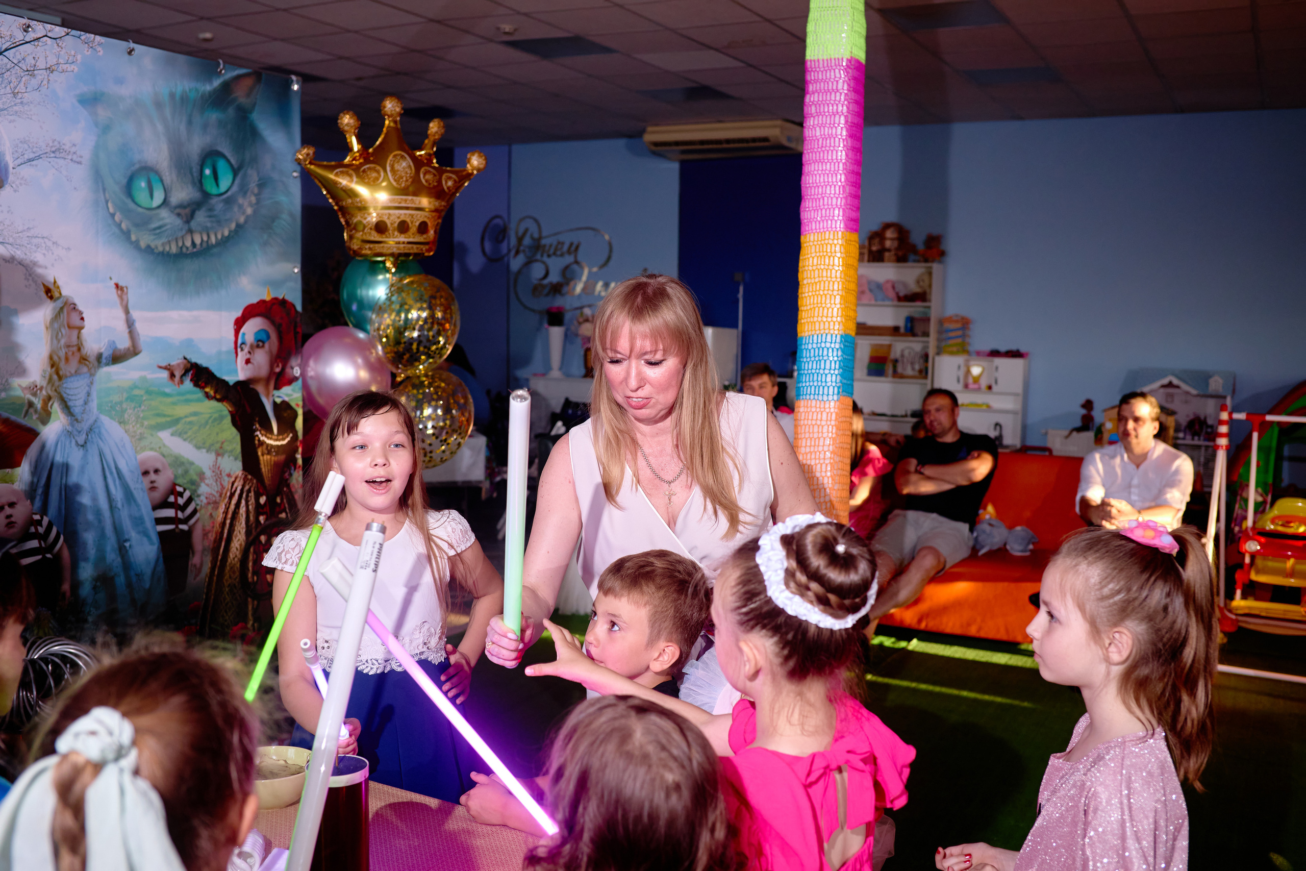 День рождения в детской комнате. Фотограф Выпускные альбомы Таганрог Сергей Коробченко