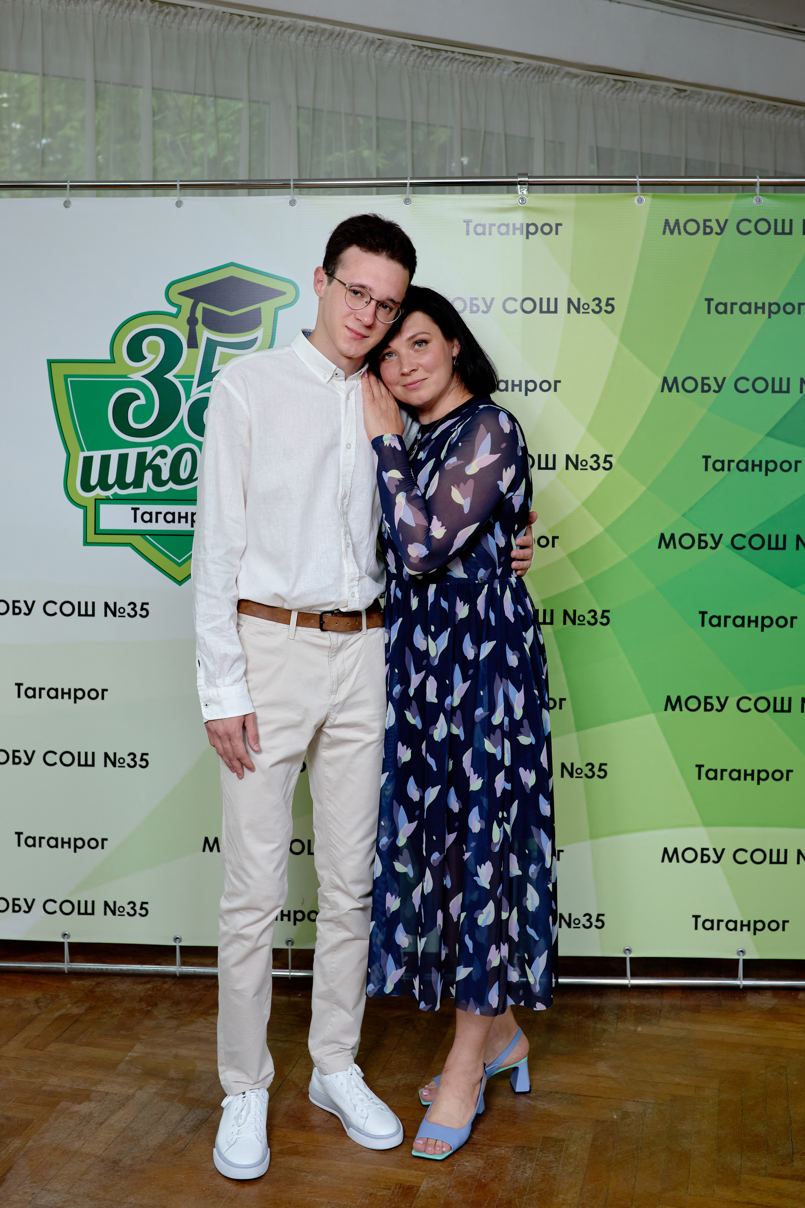 Фотограф на выпускной. Фотограф Выпускные альбомы Таганрог Сергей Коробченко