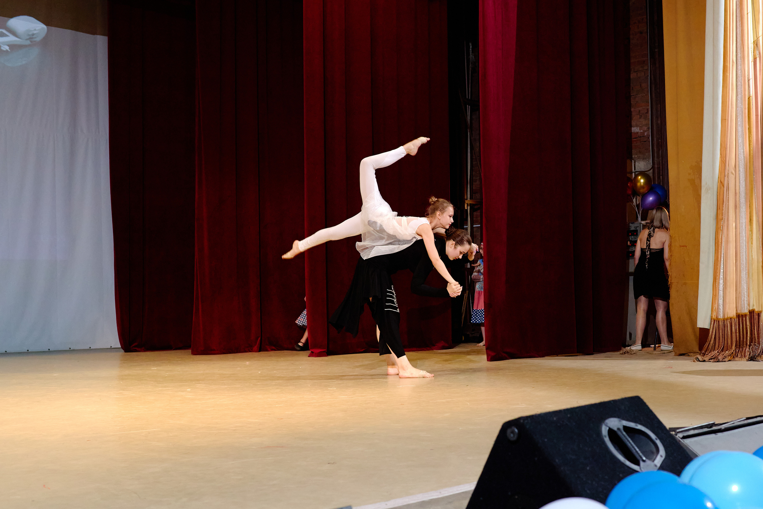 Аврора. Фотограф Выпускные альбомы Таганрог Сергей Коробченко