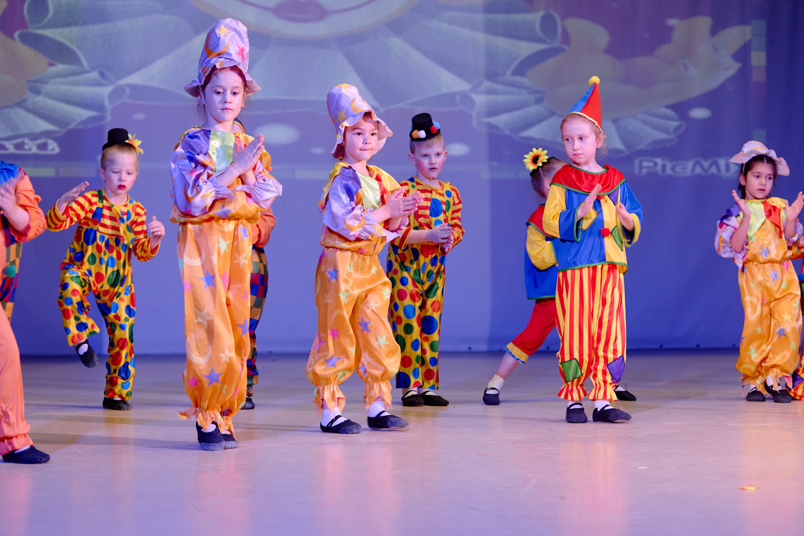 Аврора. Фотограф Выпускные альбомы Таганрог Сергей Коробченко