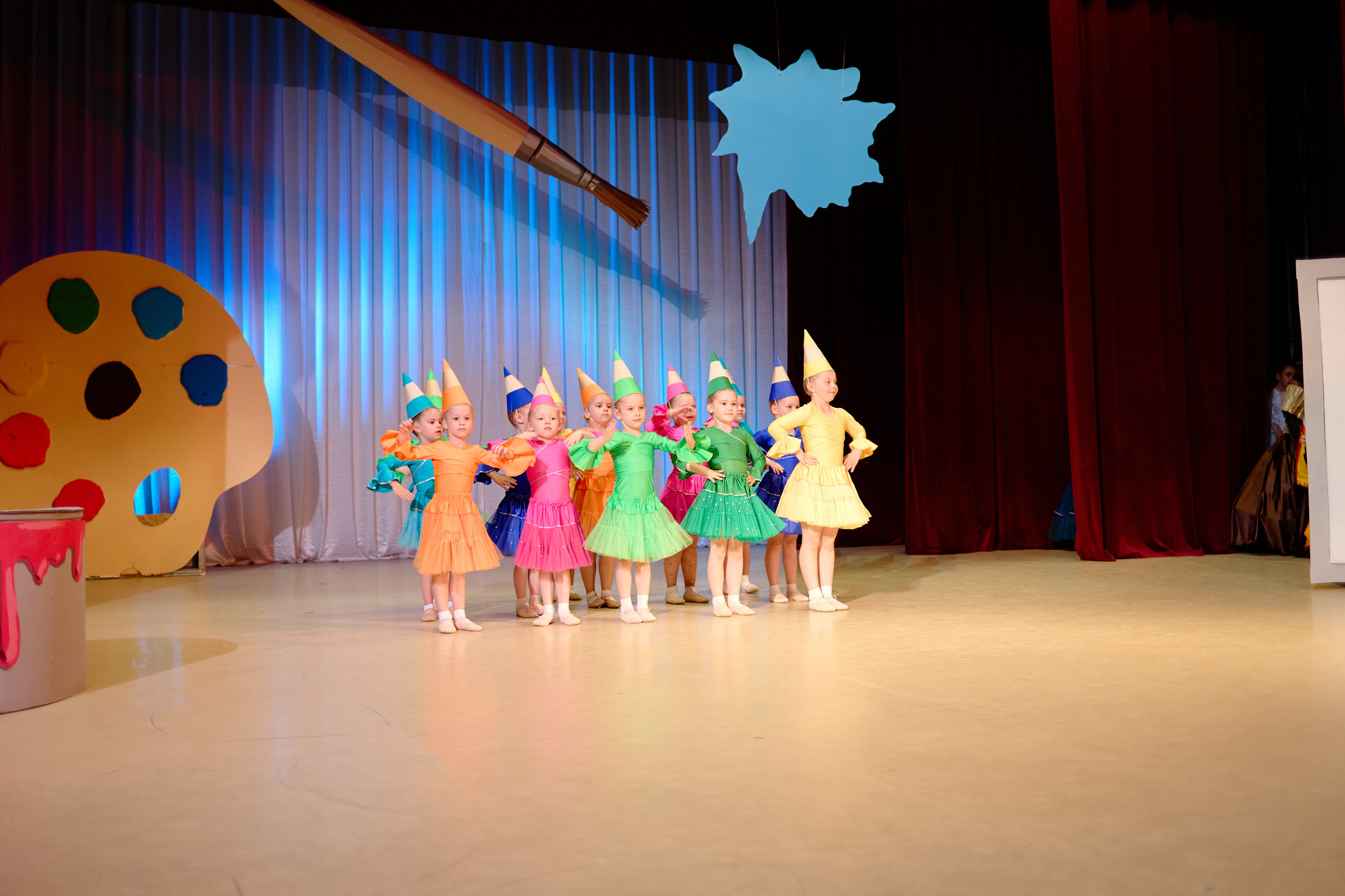 Краски. Фотограф Выпускные альбомы Таганрог Сергей Коробченко