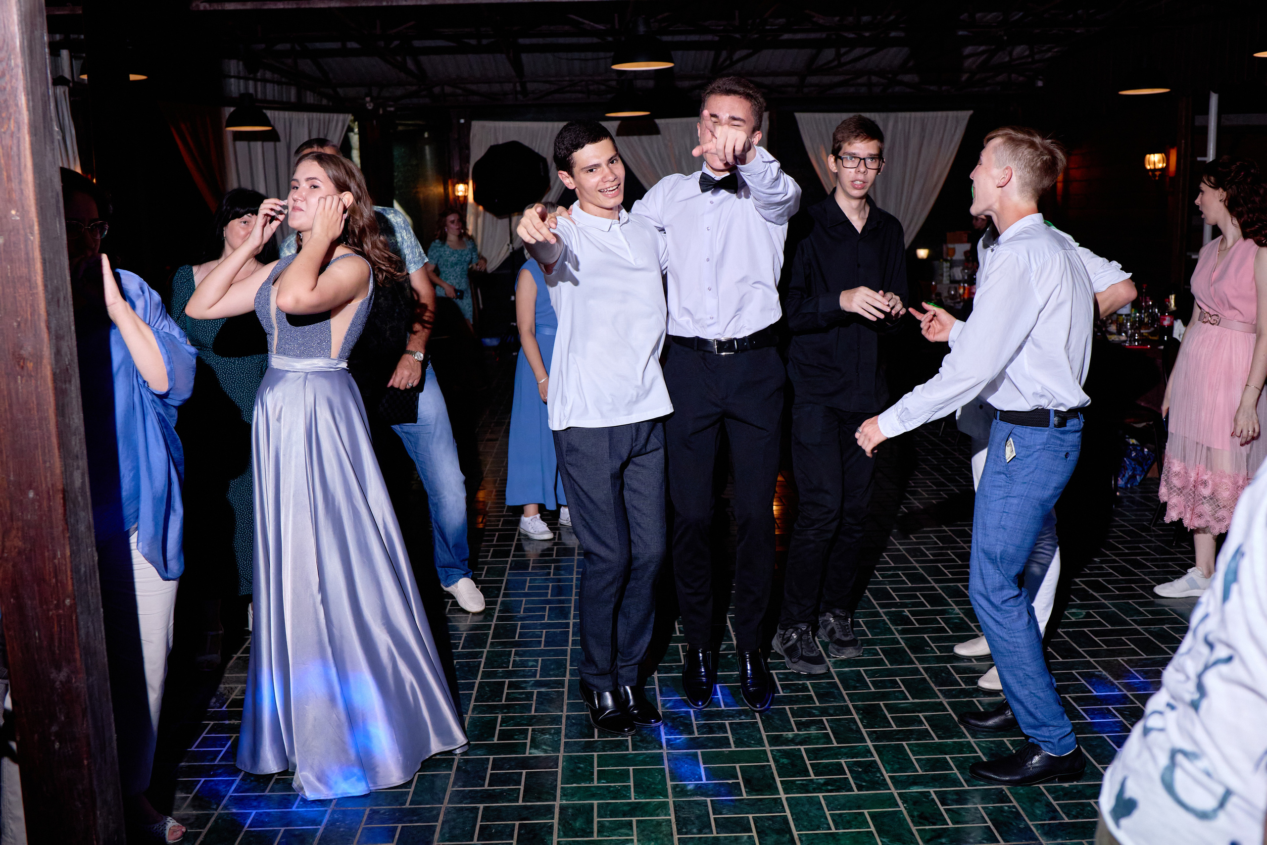 Фотограф на выпускной. Фотограф Выпускные альбомы Таганрог Сергей Коробченко