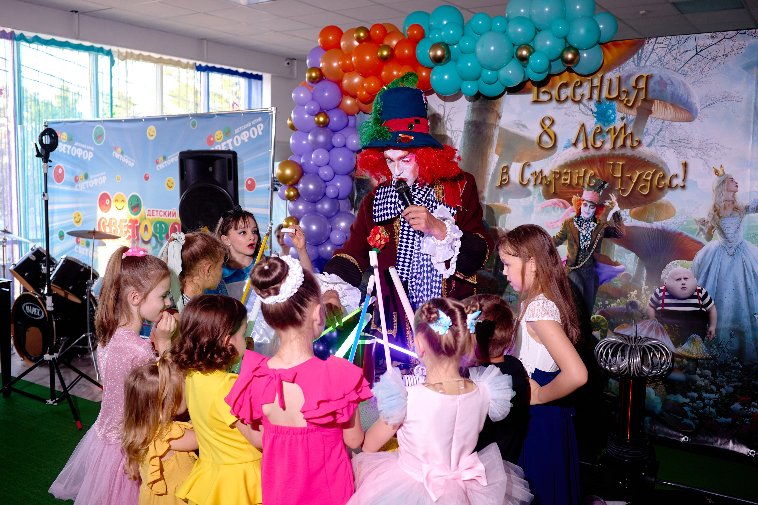 День рождения в детской комнате. Фотограф Выпускные альбомы Таганрог Сергей Коробченко