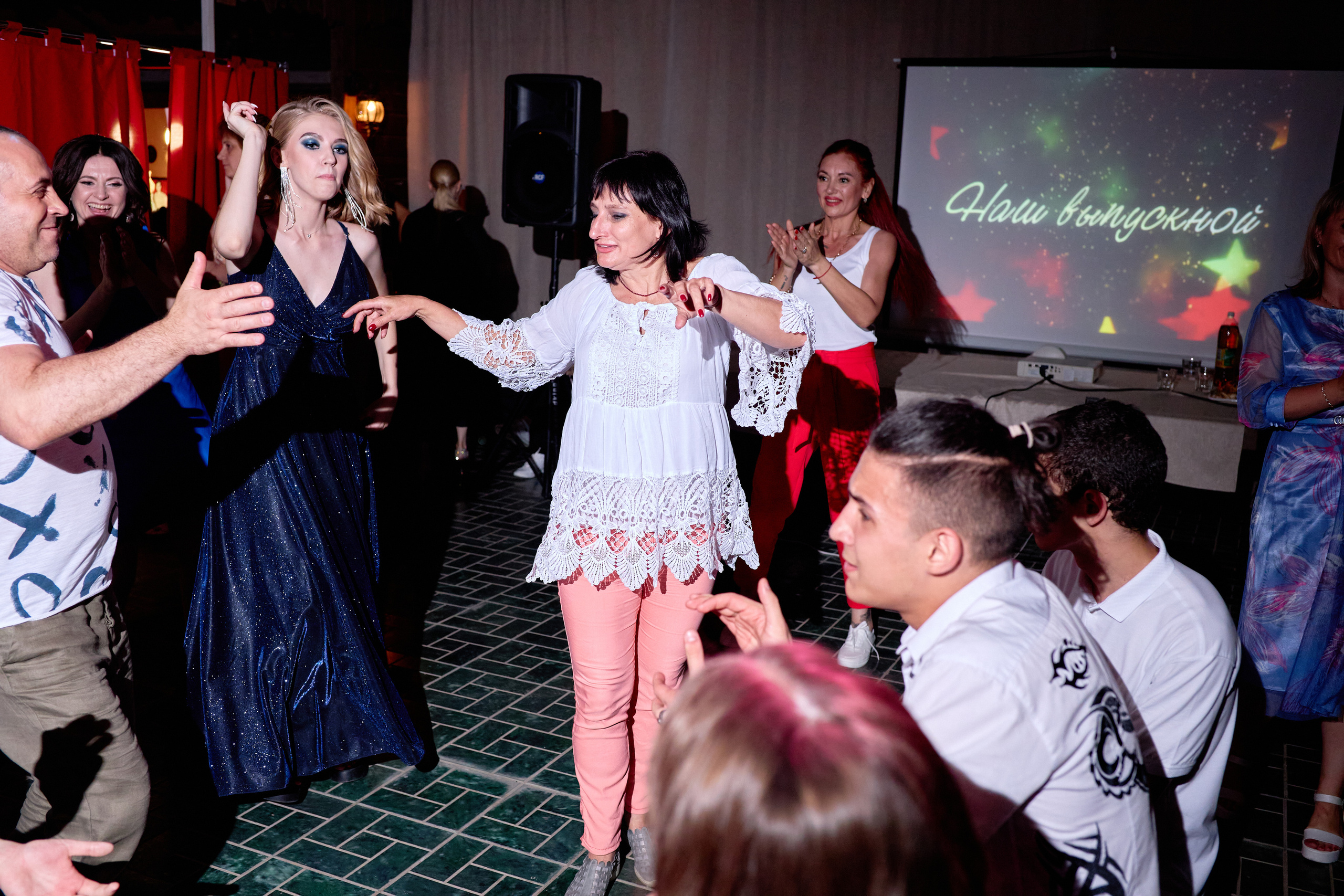 Фотограф на выпускной. Фотограф Выпускные альбомы Таганрог Сергей Коробченко