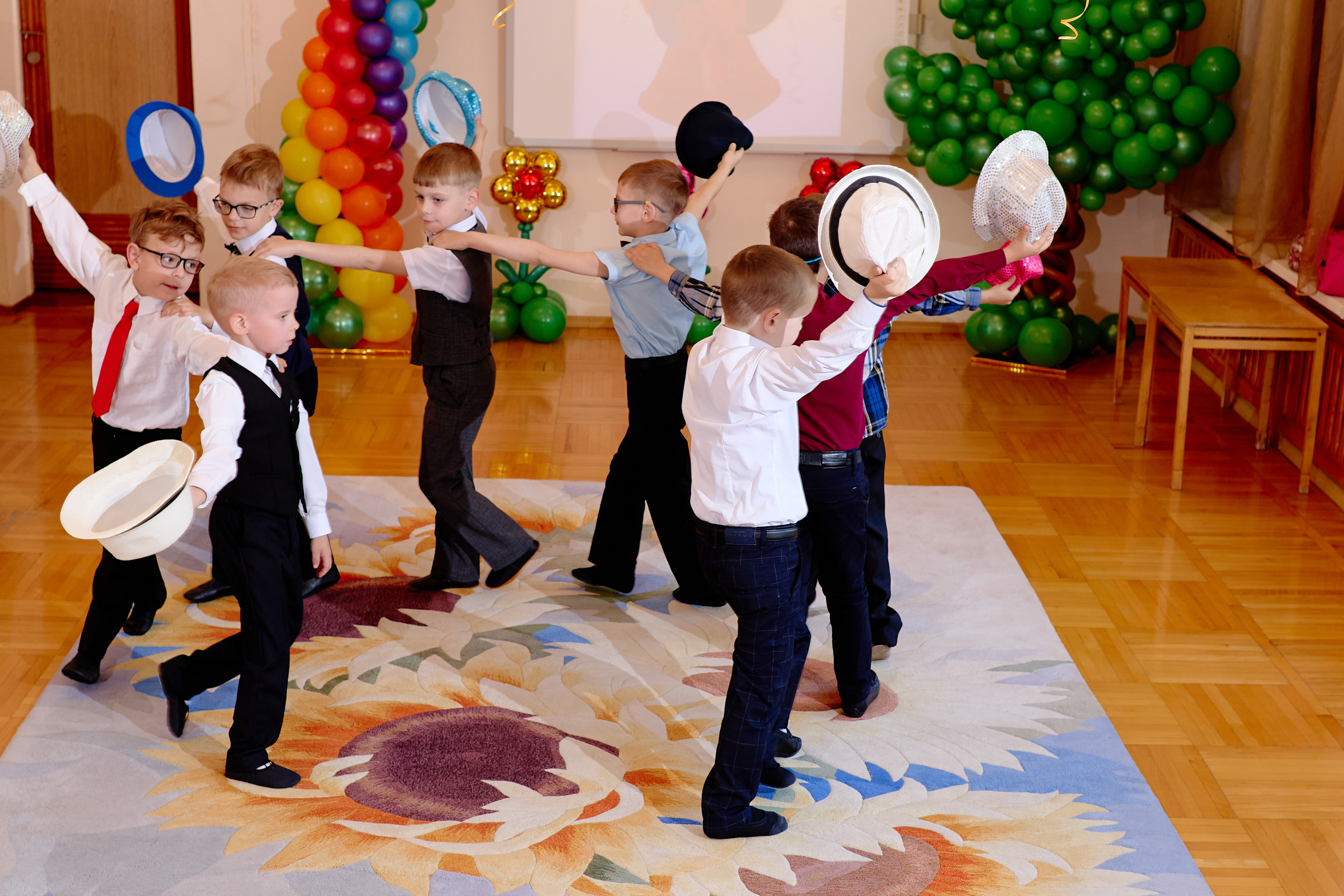 Фотограф выпускной в детском саду таганрог. Фотограф Выпускные альбомы Таганрог Сергей Коробченко