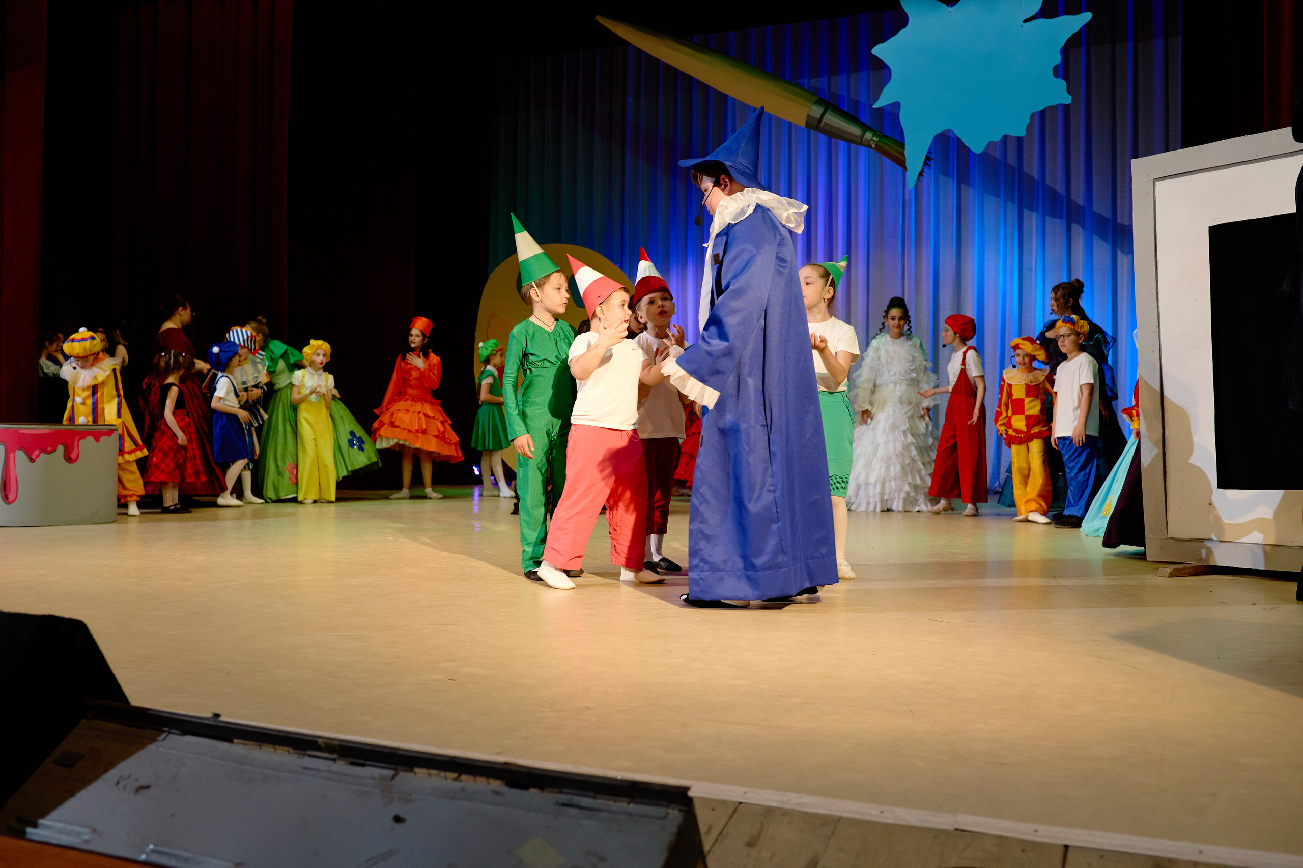 Краски. Фотограф Выпускные альбомы Таганрог Сергей Коробченко