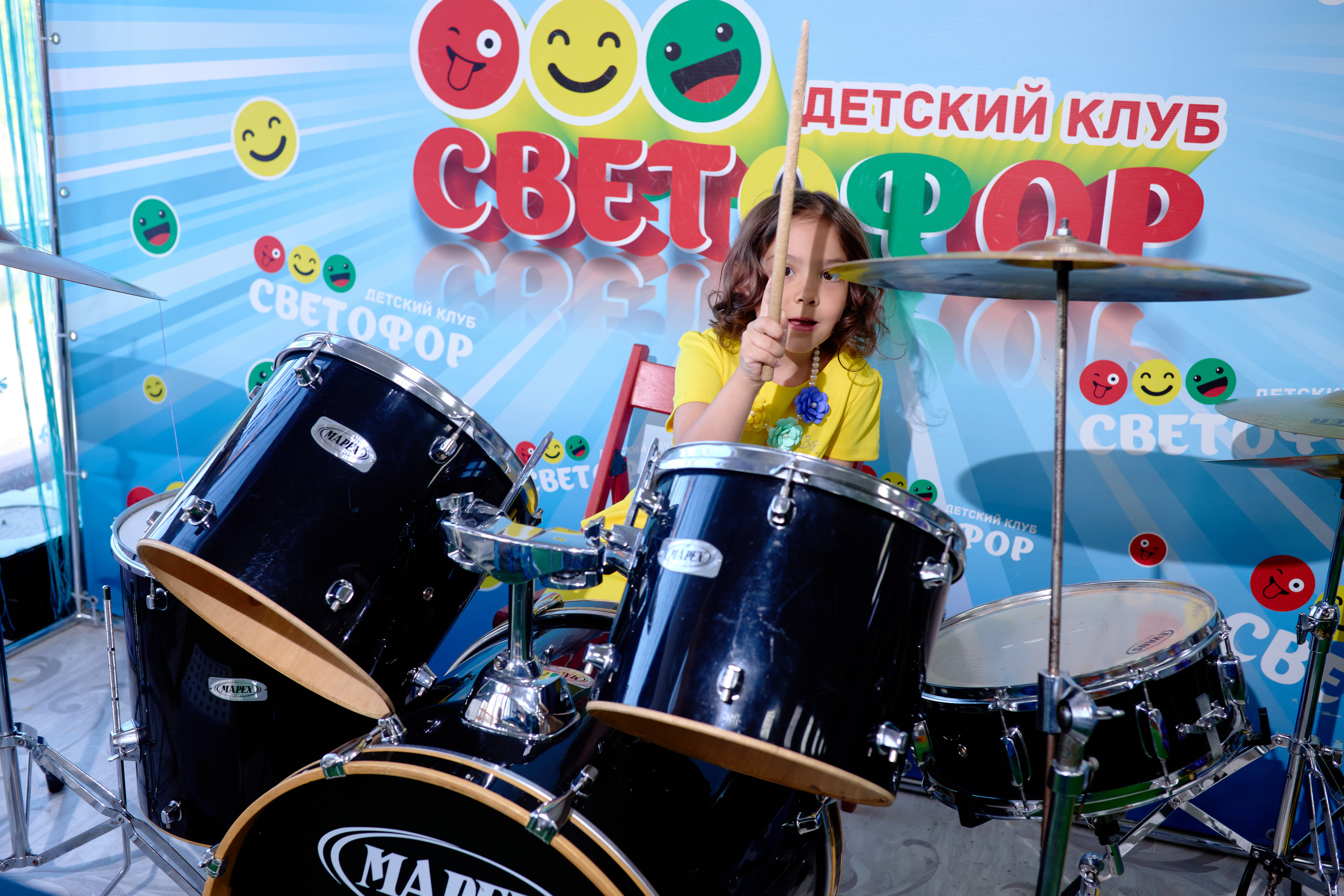 День рождения в детской комнате. Фотограф Выпускные альбомы Таганрог Сергей Коробченко