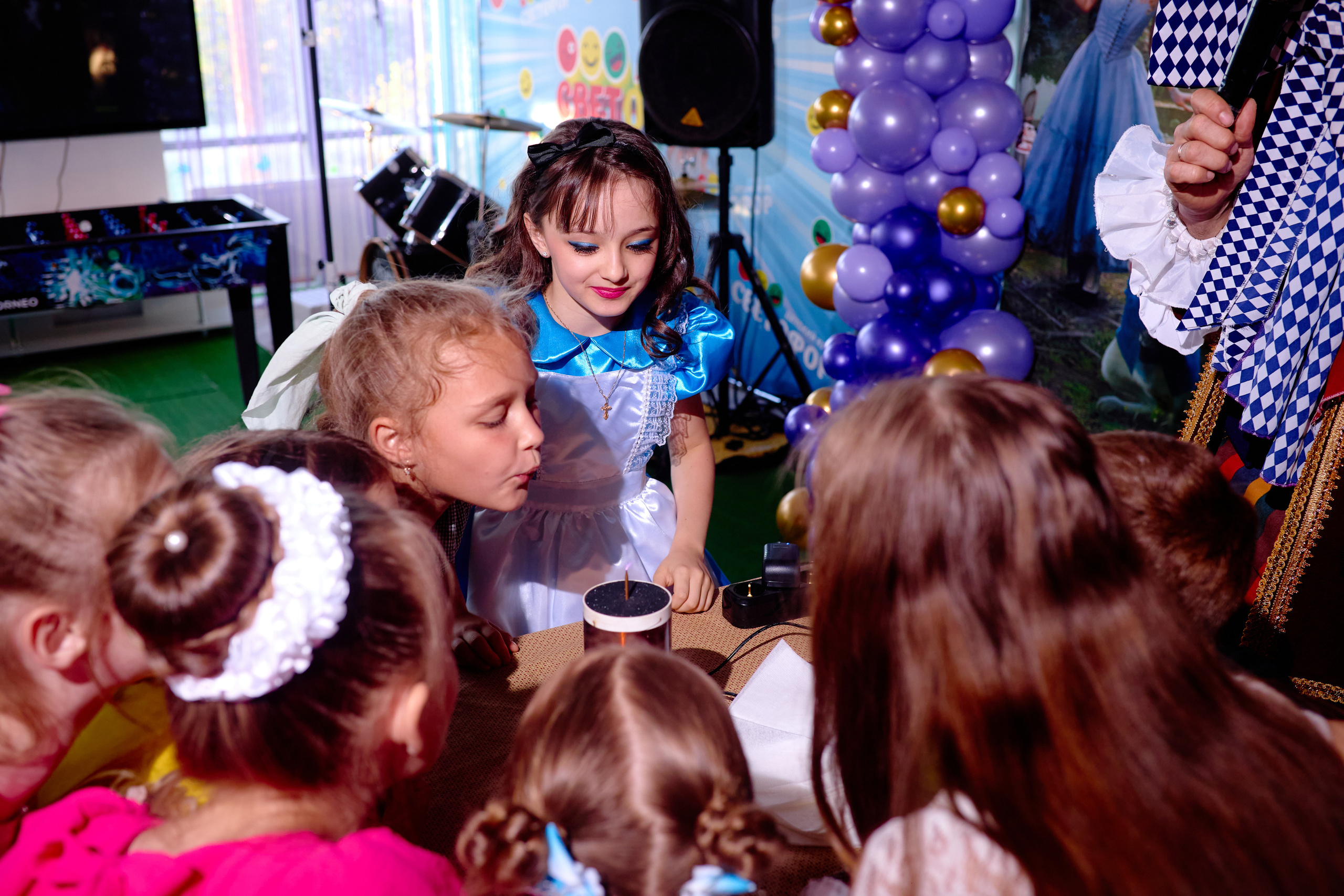 День рождения в детской комнате. Фотограф Выпускные альбомы Таганрог Сергей Коробченко