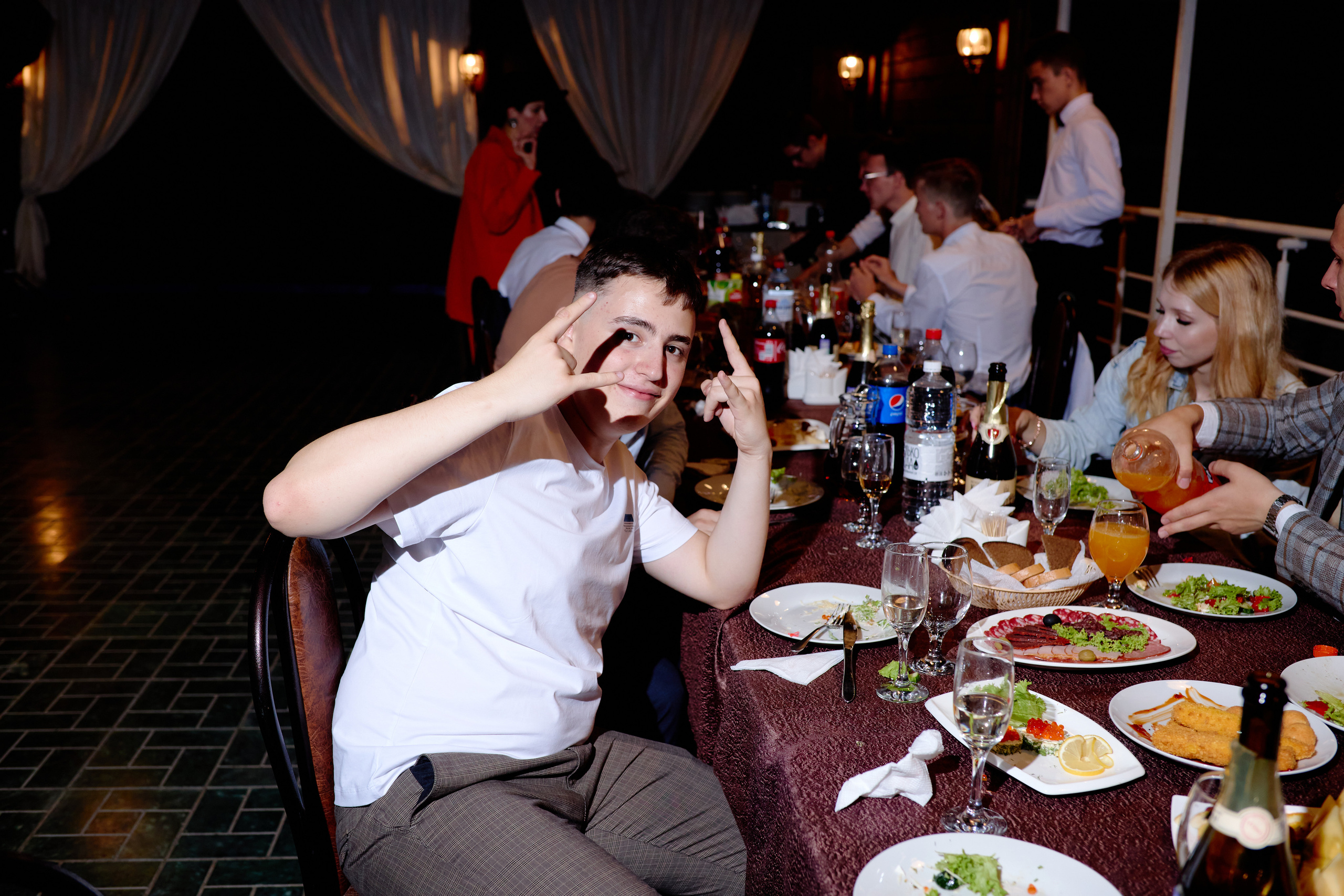 Фотограф на выпускной. Фотограф Выпускные альбомы Таганрог Сергей Коробченко