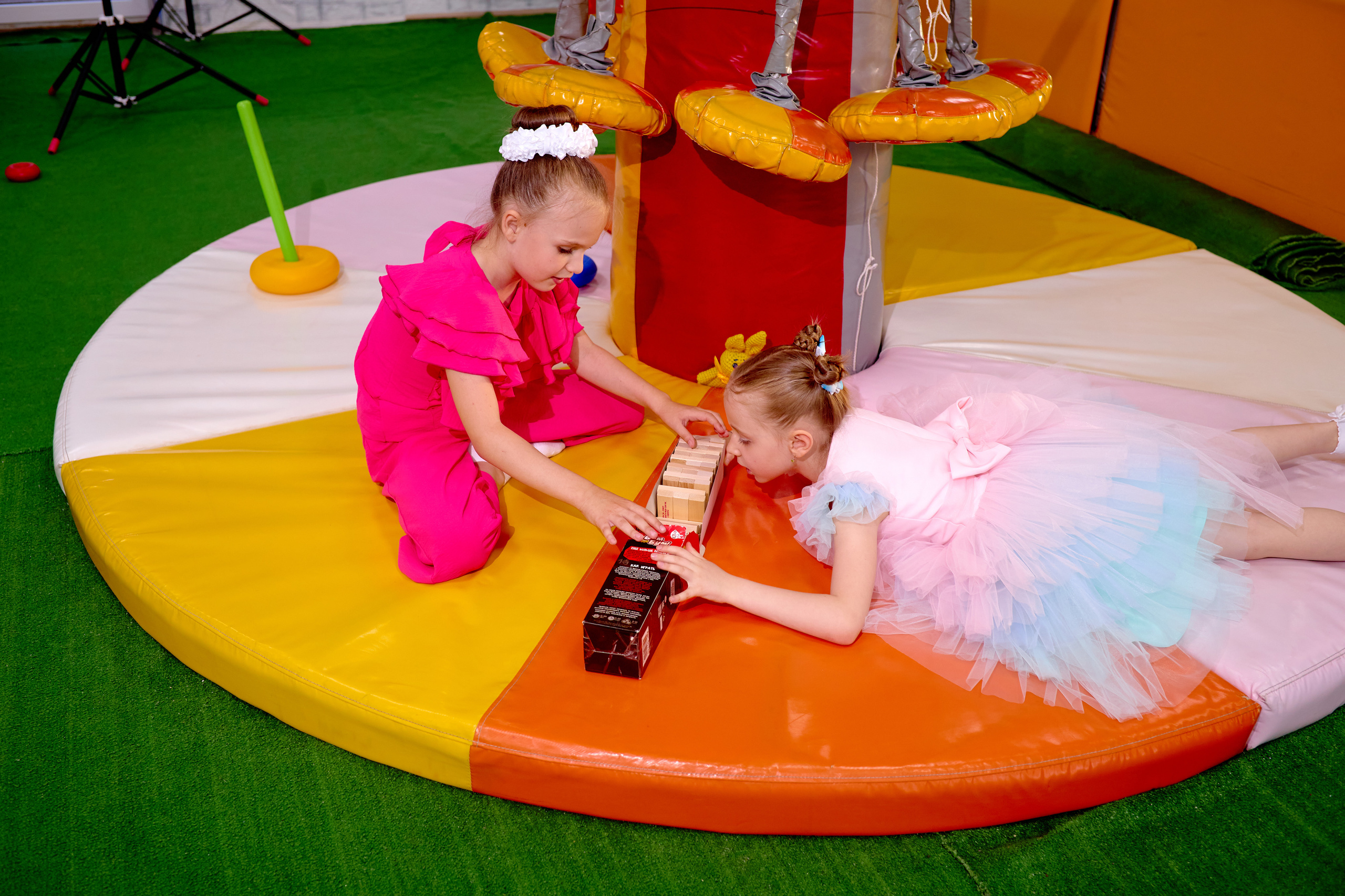 День рождения в детской комнате. Фотограф Выпускные альбомы Таганрог Сергей Коробченко