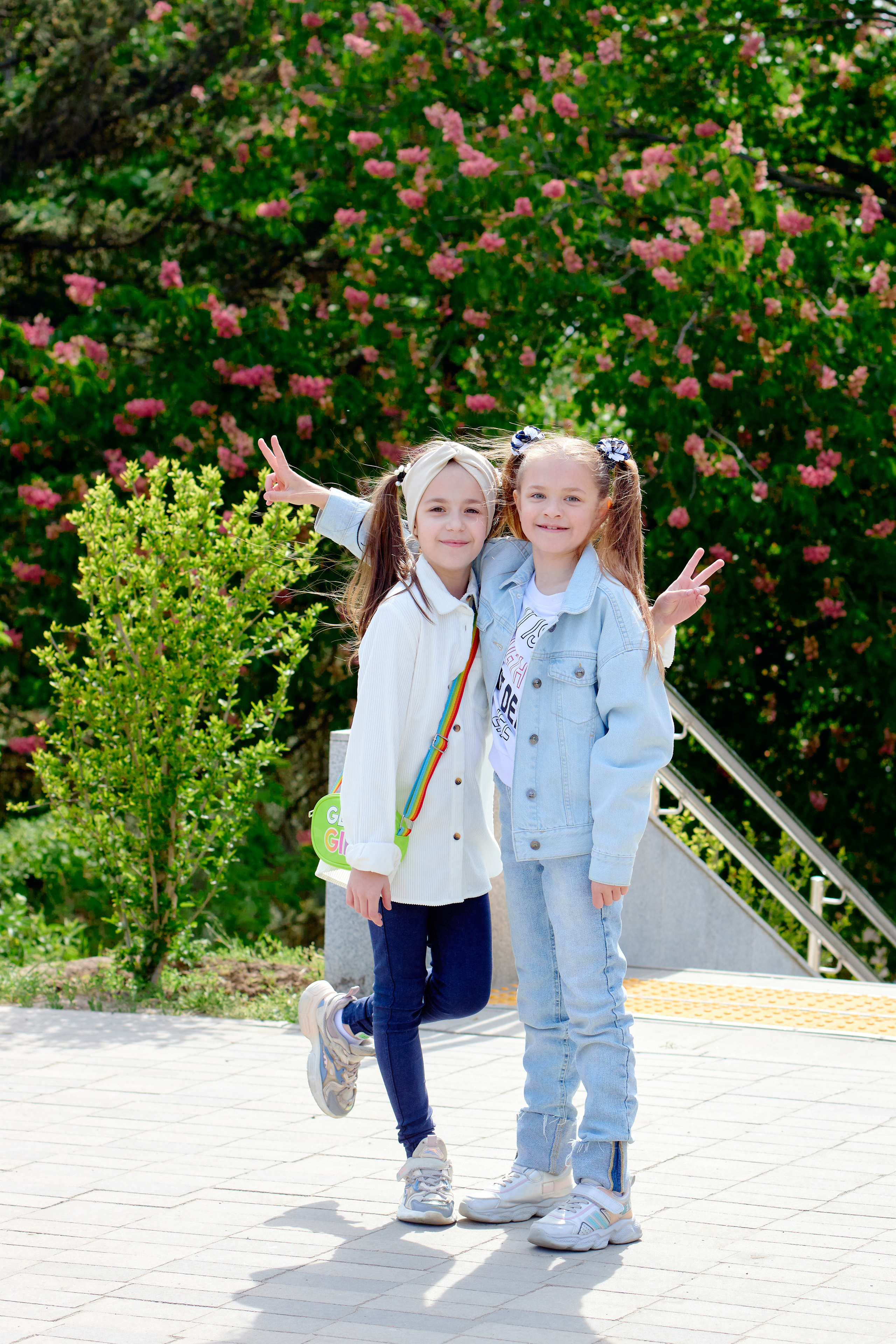 Сьемка на выпускнык альбомы на улице таганрог. Фотограф Выпускные альбомы Таганрог Сергей Коробченко