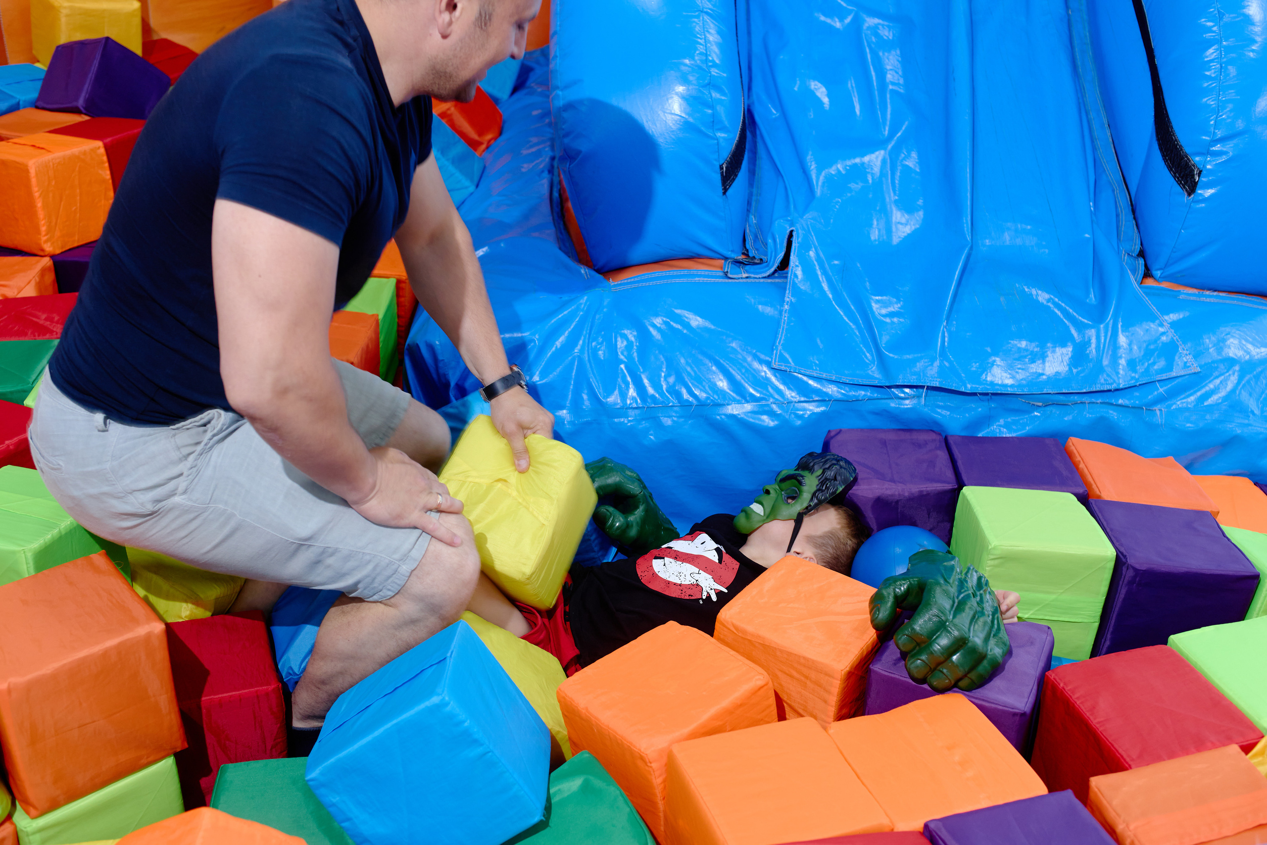 День рождения в детской комнате. Фотограф Выпускные альбомы Таганрог Сергей Коробченко