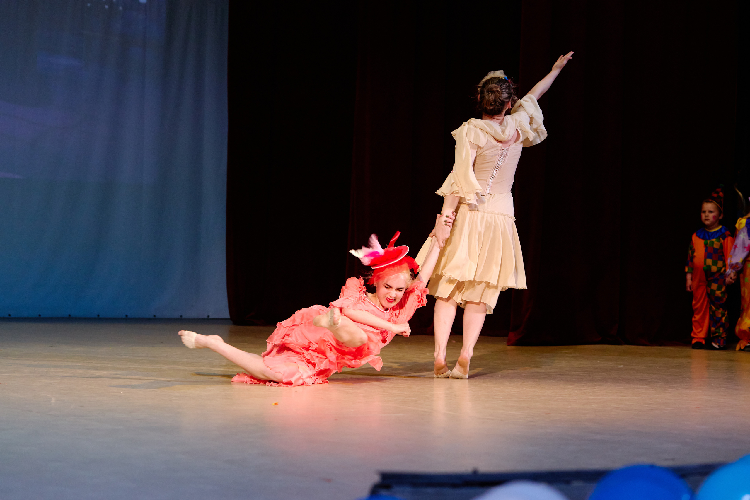 Аврора. Фотограф Выпускные альбомы Таганрог Сергей Коробченко