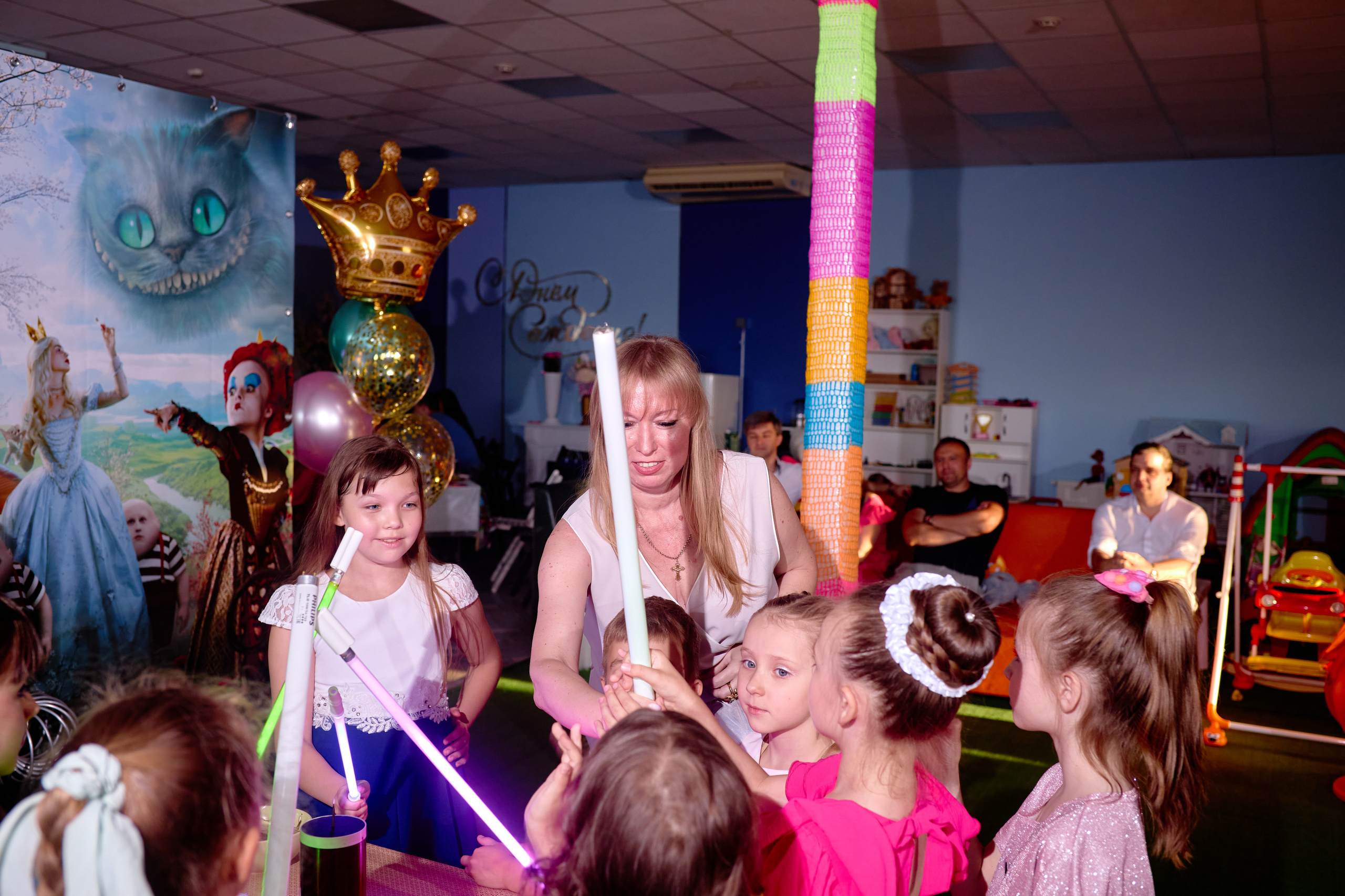 День рождения в детской комнате. Фотограф Выпускные альбомы Таганрог Сергей Коробченко