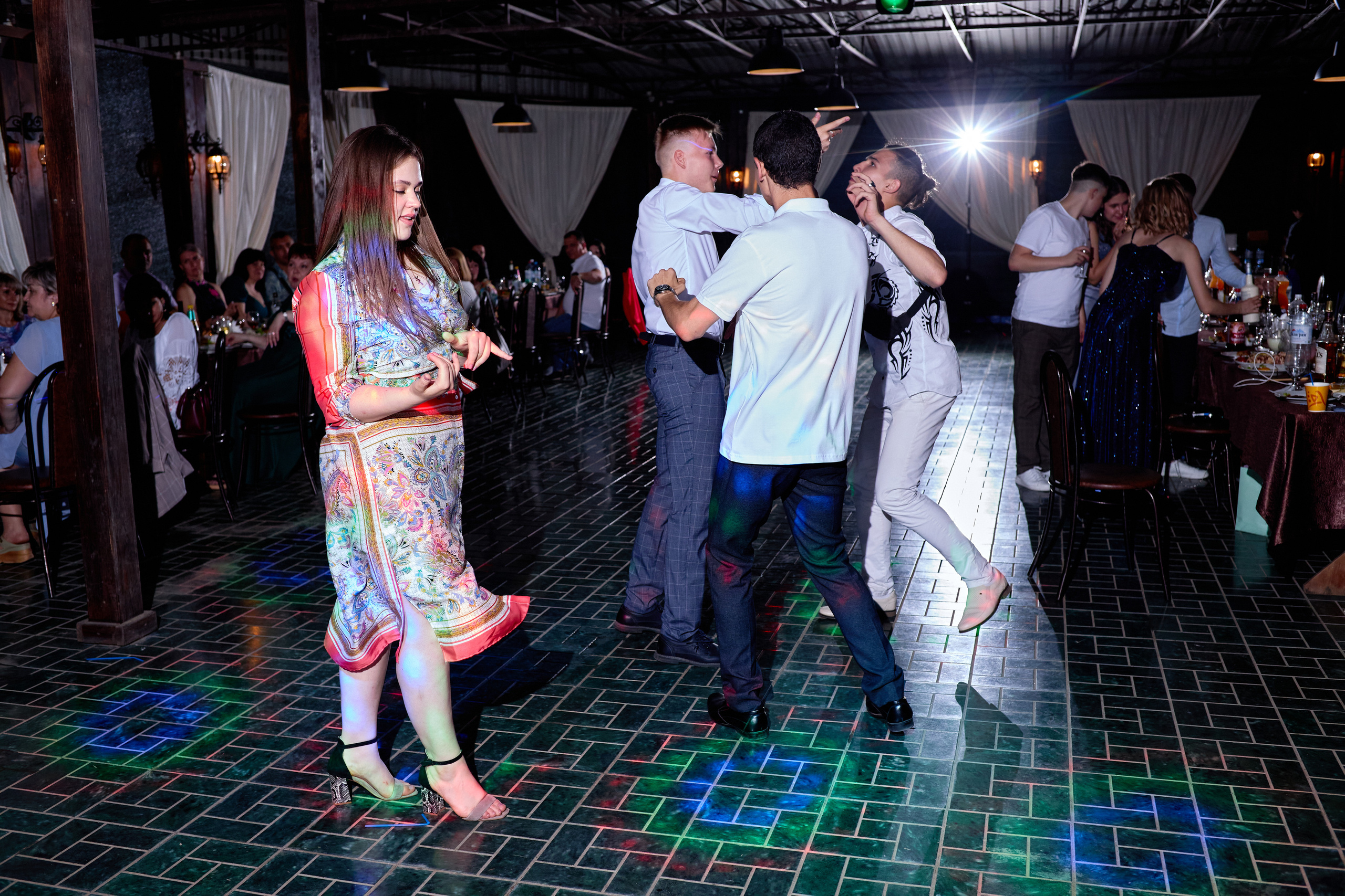 Фотограф на выпускной. Фотограф Выпускные альбомы Таганрог Сергей Коробченко