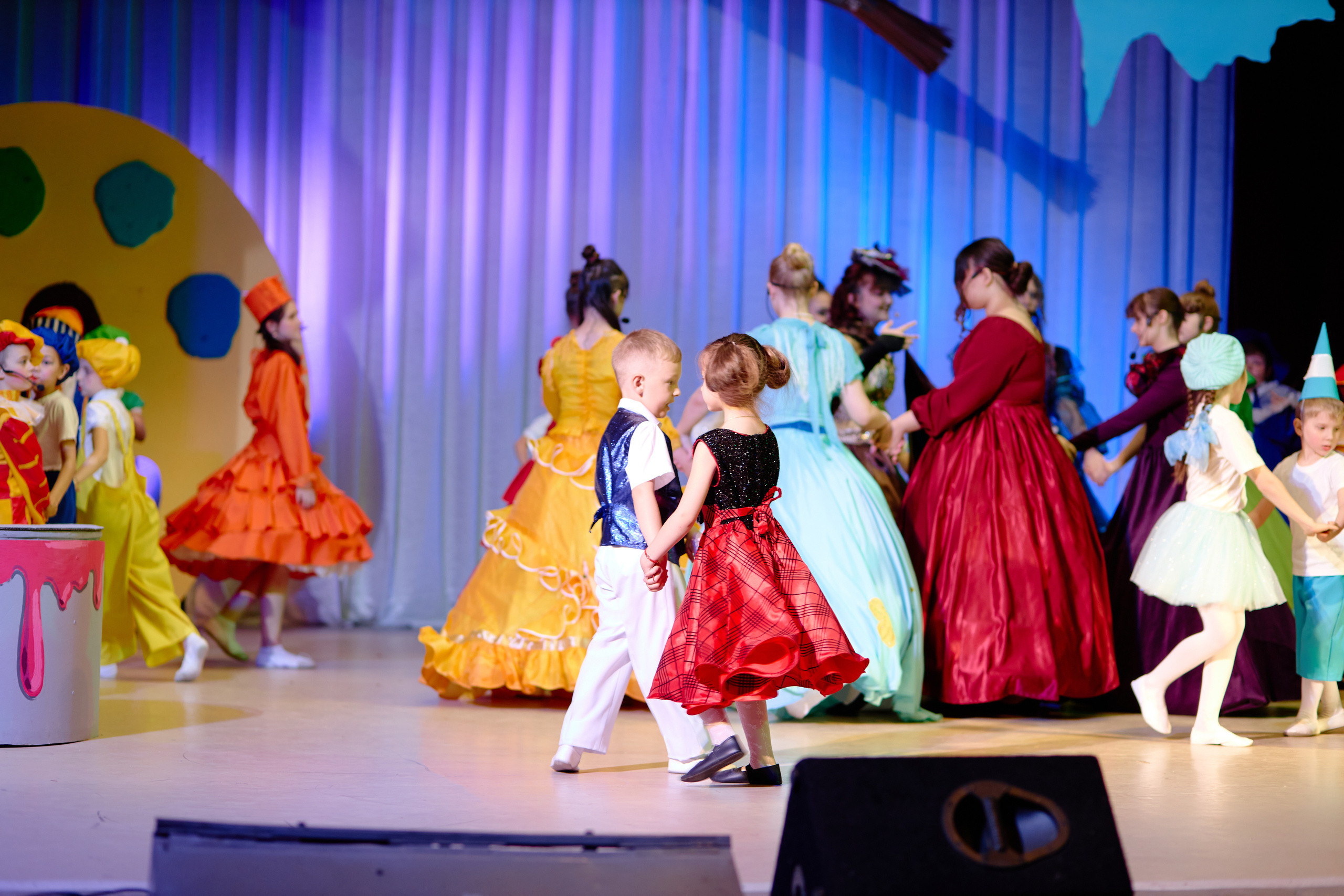 Краски. Фотограф Выпускные альбомы Таганрог Сергей Коробченко