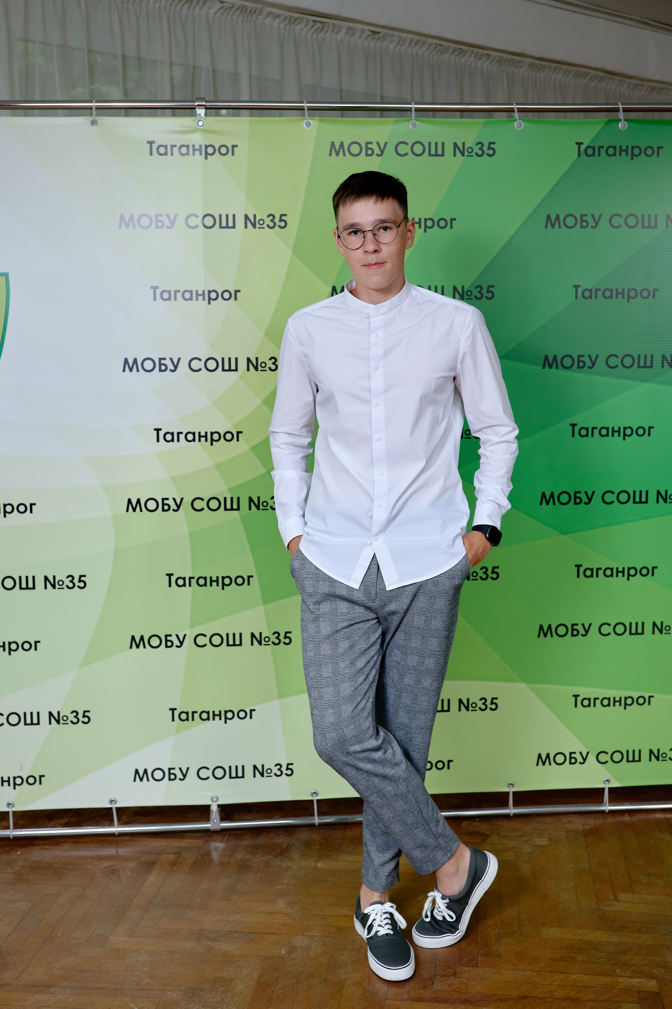 Фотограф на выпускной. Фотограф Выпускные альбомы Таганрог Сергей Коробченко