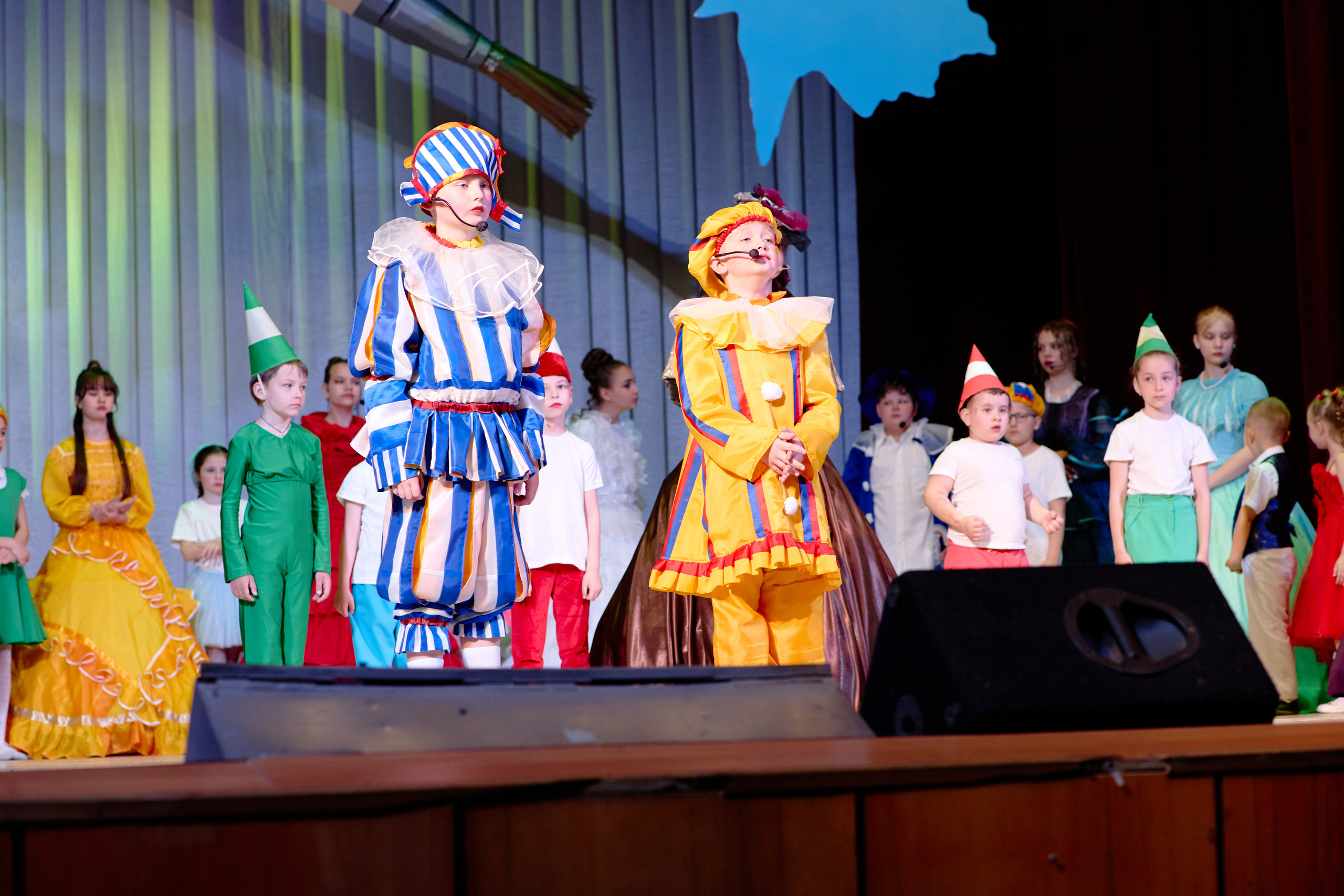 Краски. Фотограф Выпускные альбомы Таганрог Сергей Коробченко