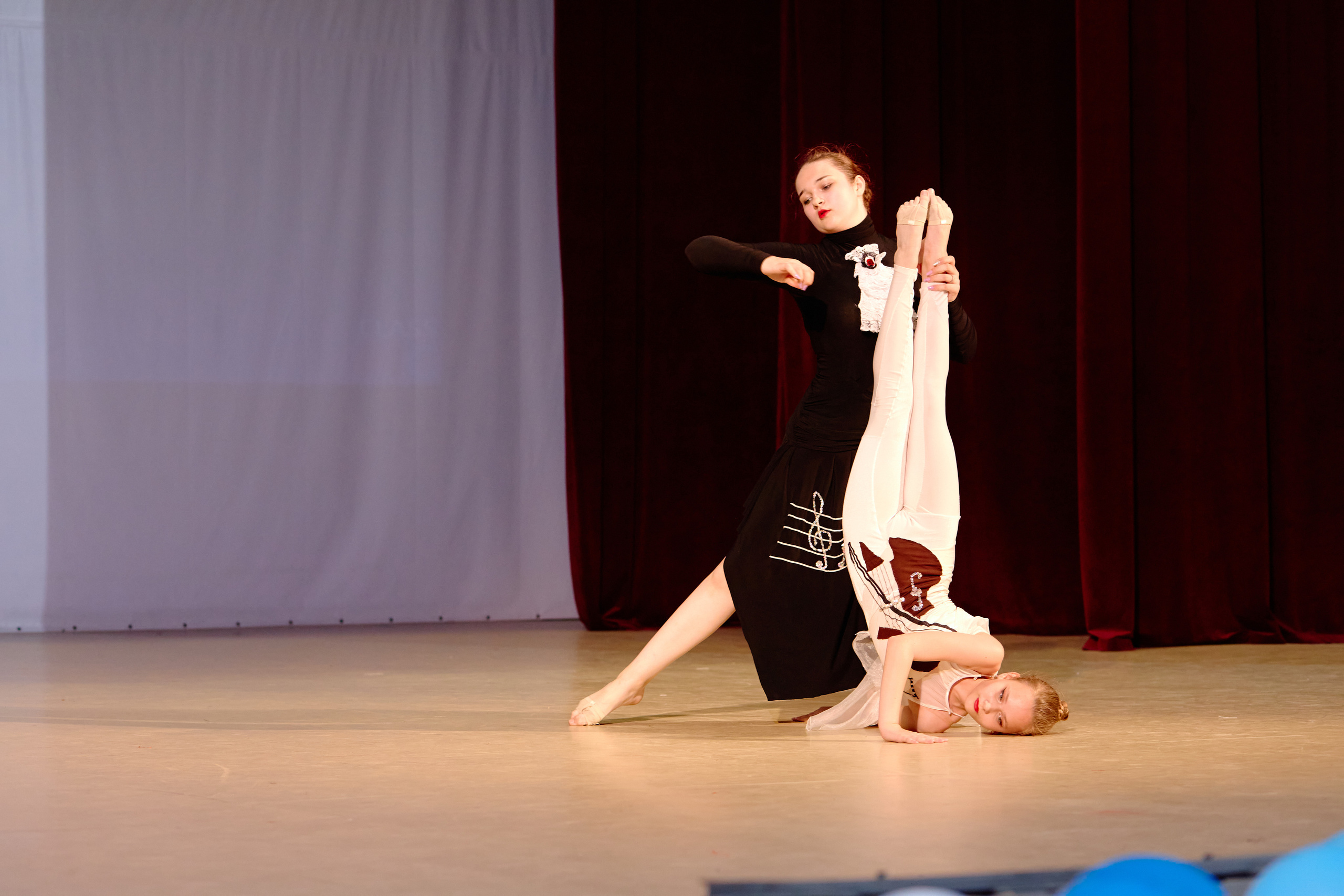 Аврора. Фотограф Выпускные альбомы Таганрог Сергей Коробченко