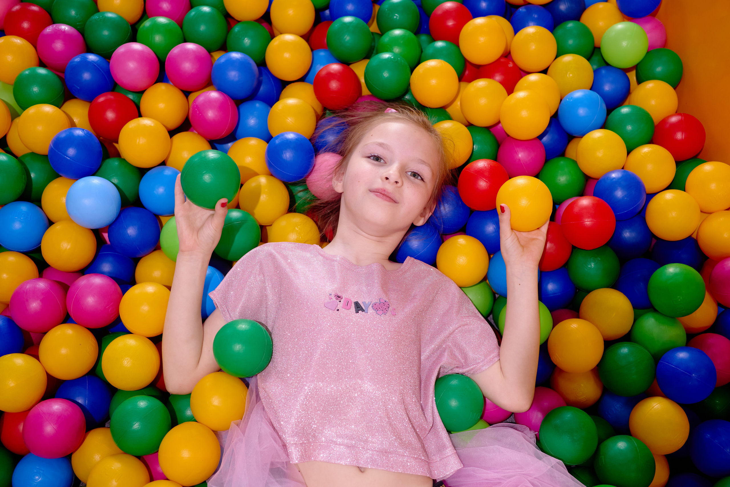 День рождения в детской комнате. Фотограф Выпускные альбомы Таганрог Сергей Коробченко